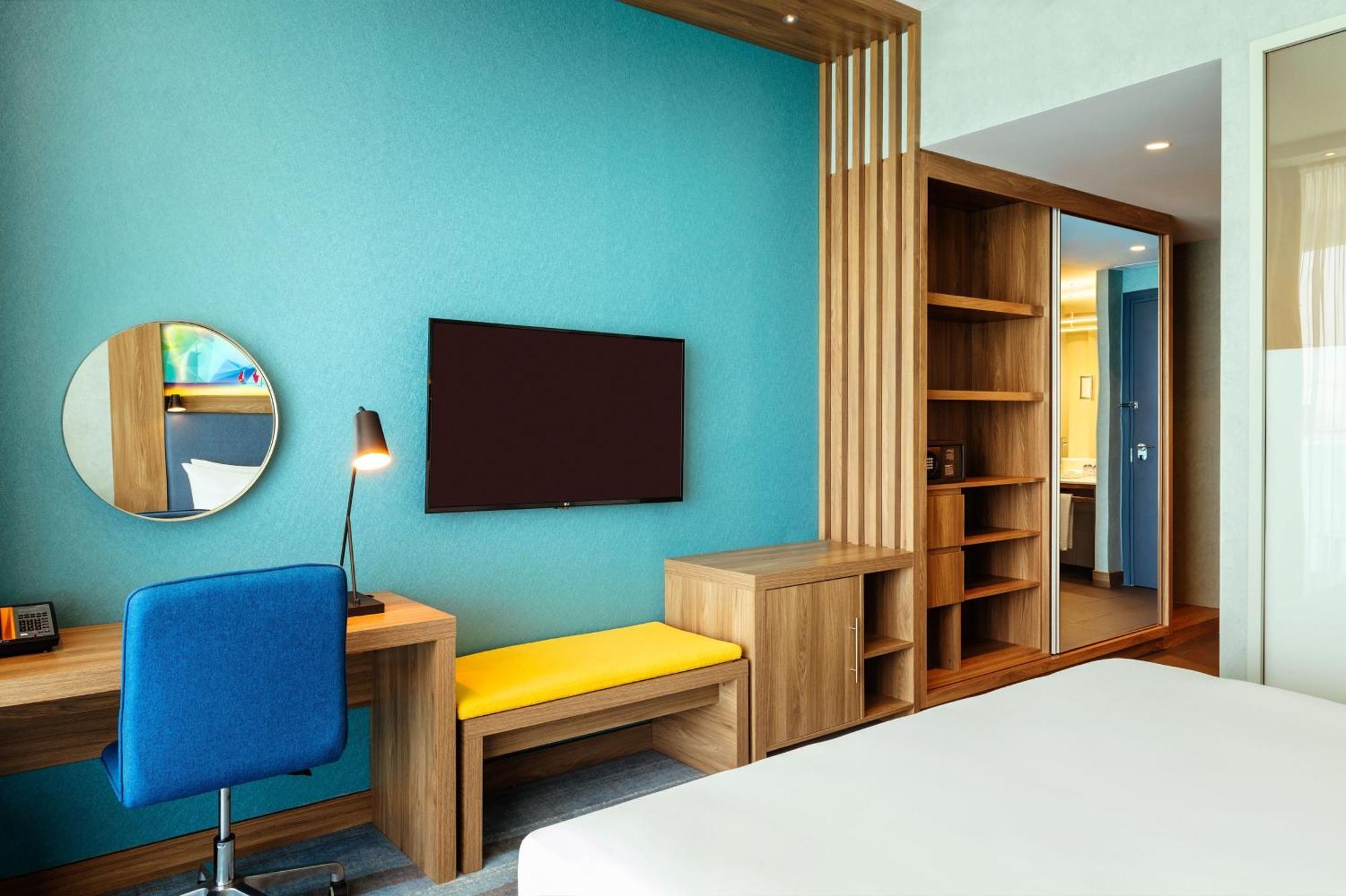 Aloft King Room including 20% off F&B, Spa & Abra Boat Tour Discount,1643197600:JPEG