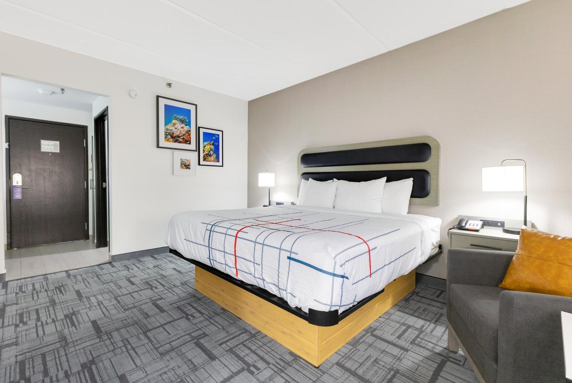 King Room One King Bed Roll Shower Mobility or Hearing Accessible Non-Smoking,1652763864:JPEG