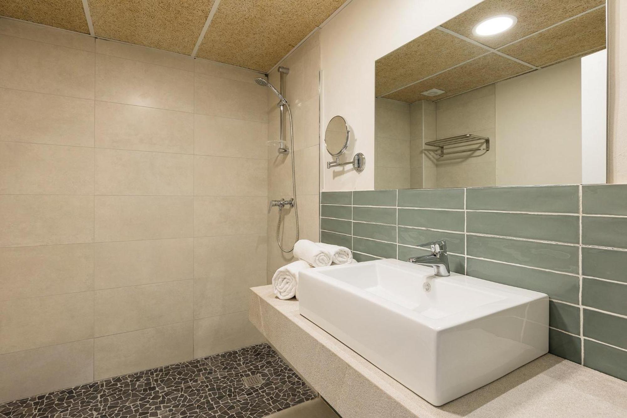 Double Room.,1656174421:JPEG