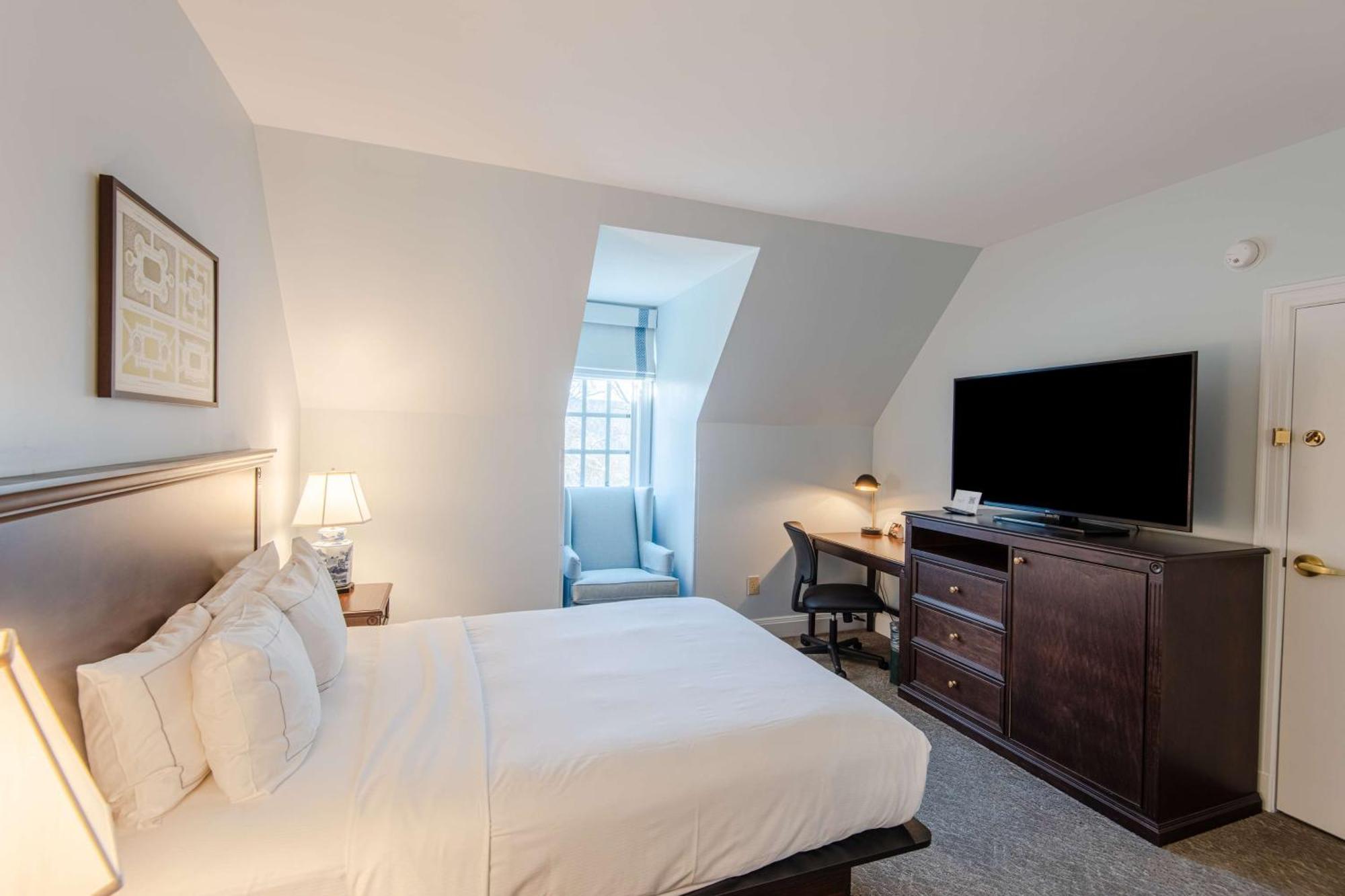 Queen Room,1657143583:JPEG