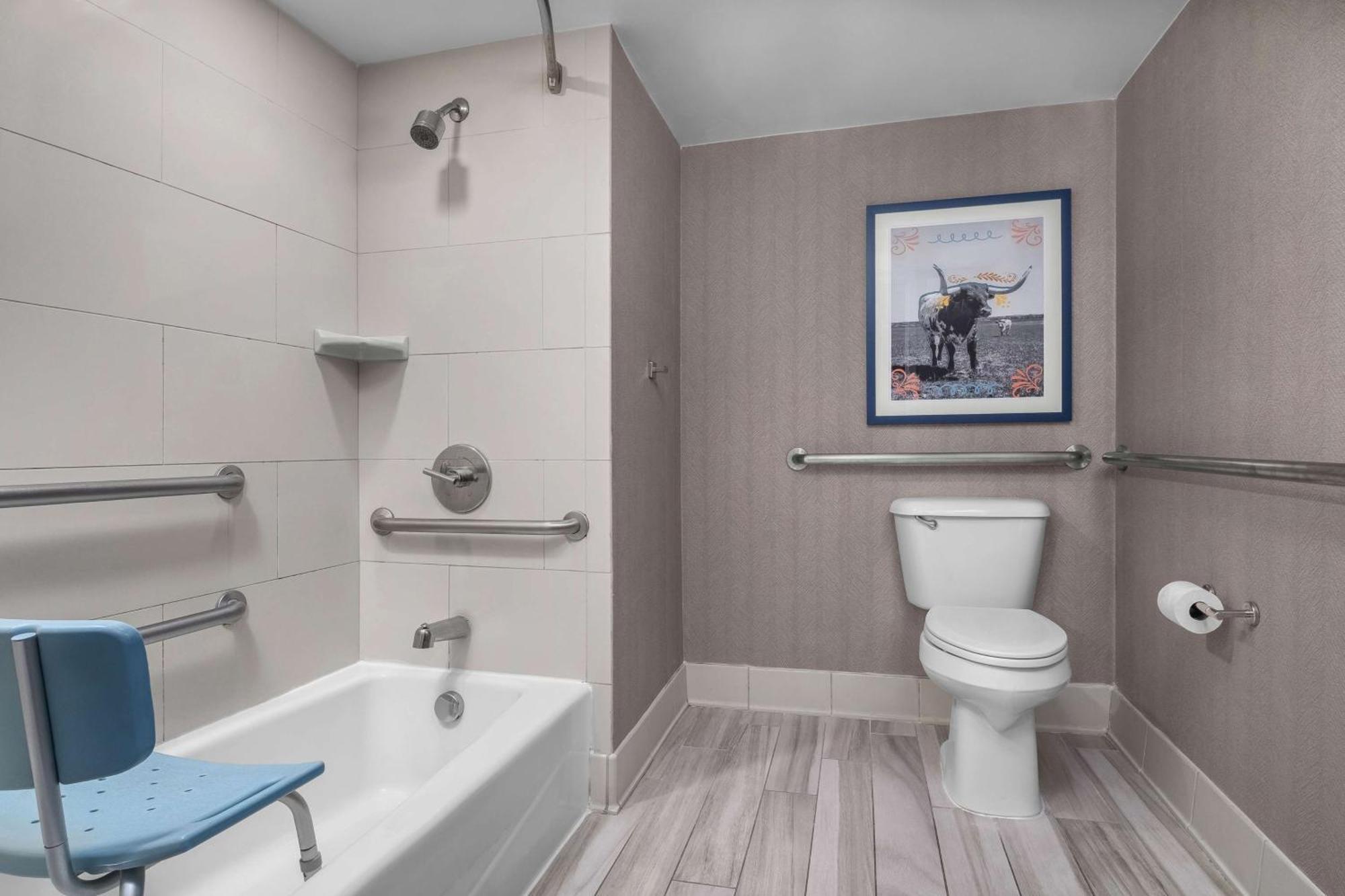 Two-Room Queen Suite Bath Tub Disability Access,1662397896:JPEG