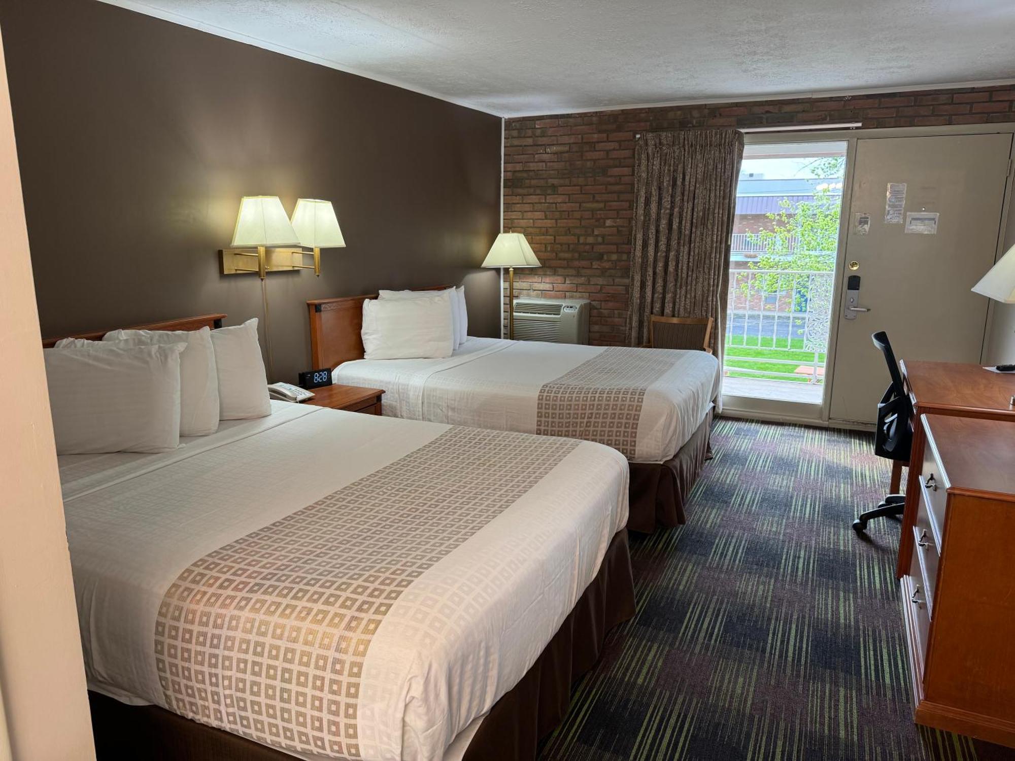 Deluxe Queen Room