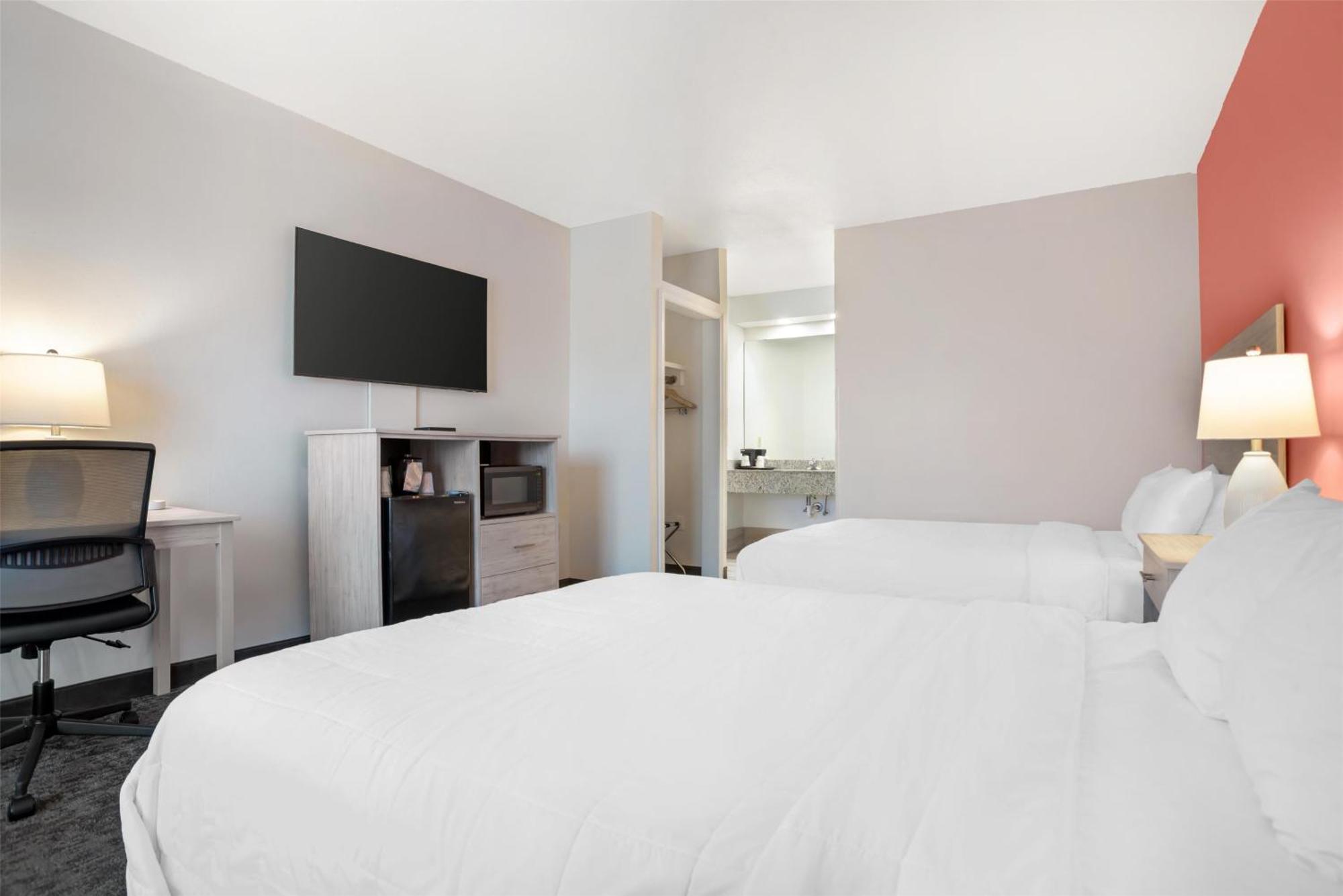 Queen Room Two Queen Beds Mobility Accessible Roll Shower