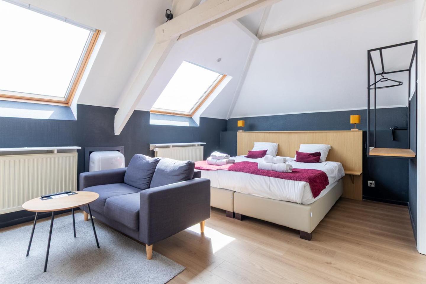 Family Room,1668045671:JPEG