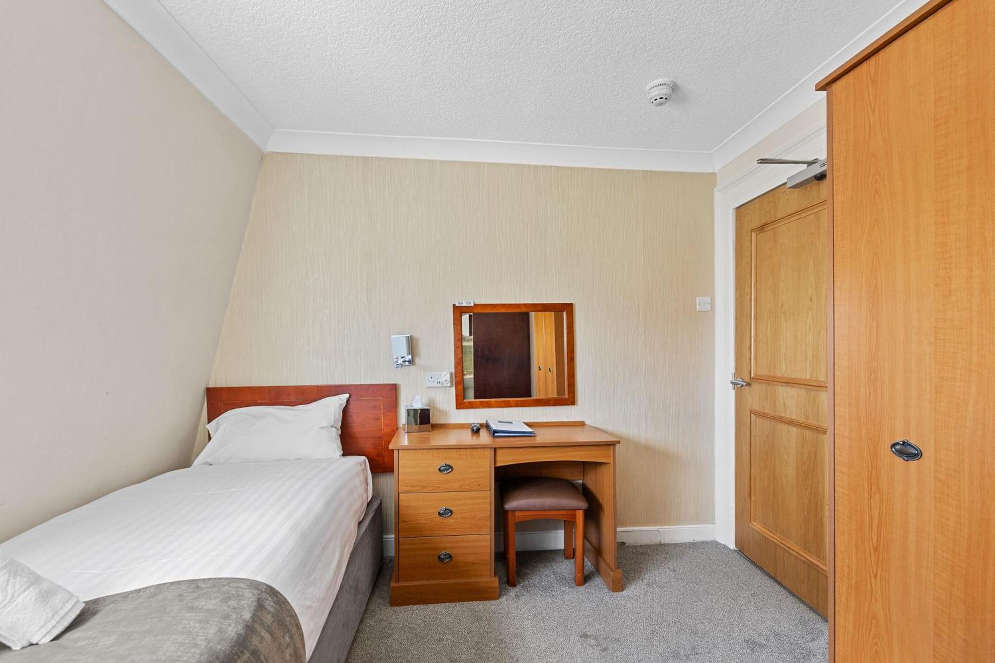 Single Room,1668054149:JPEG
