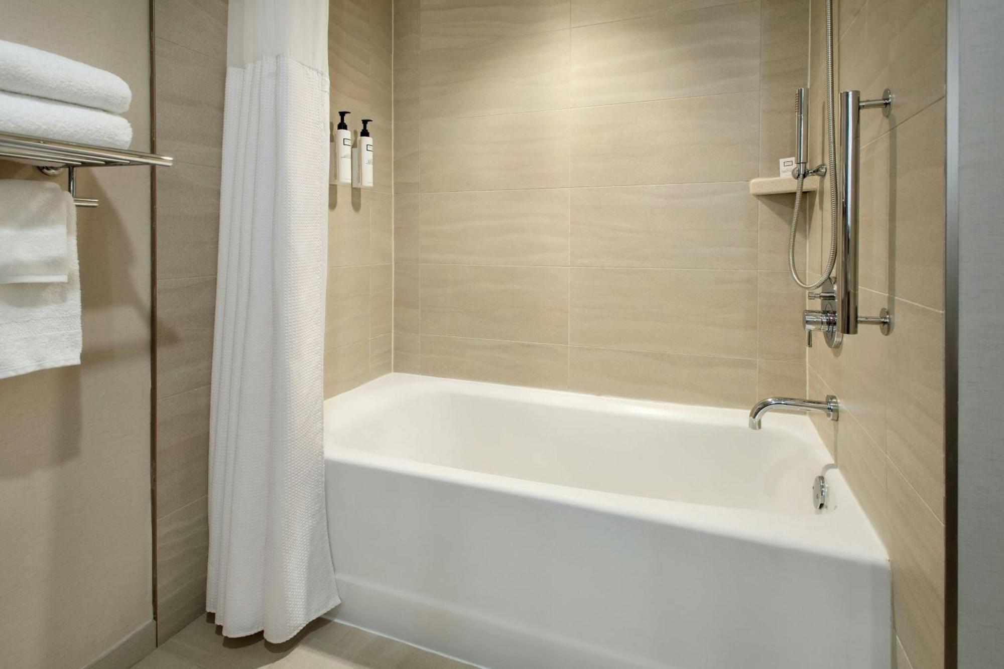 Queen Room Water View