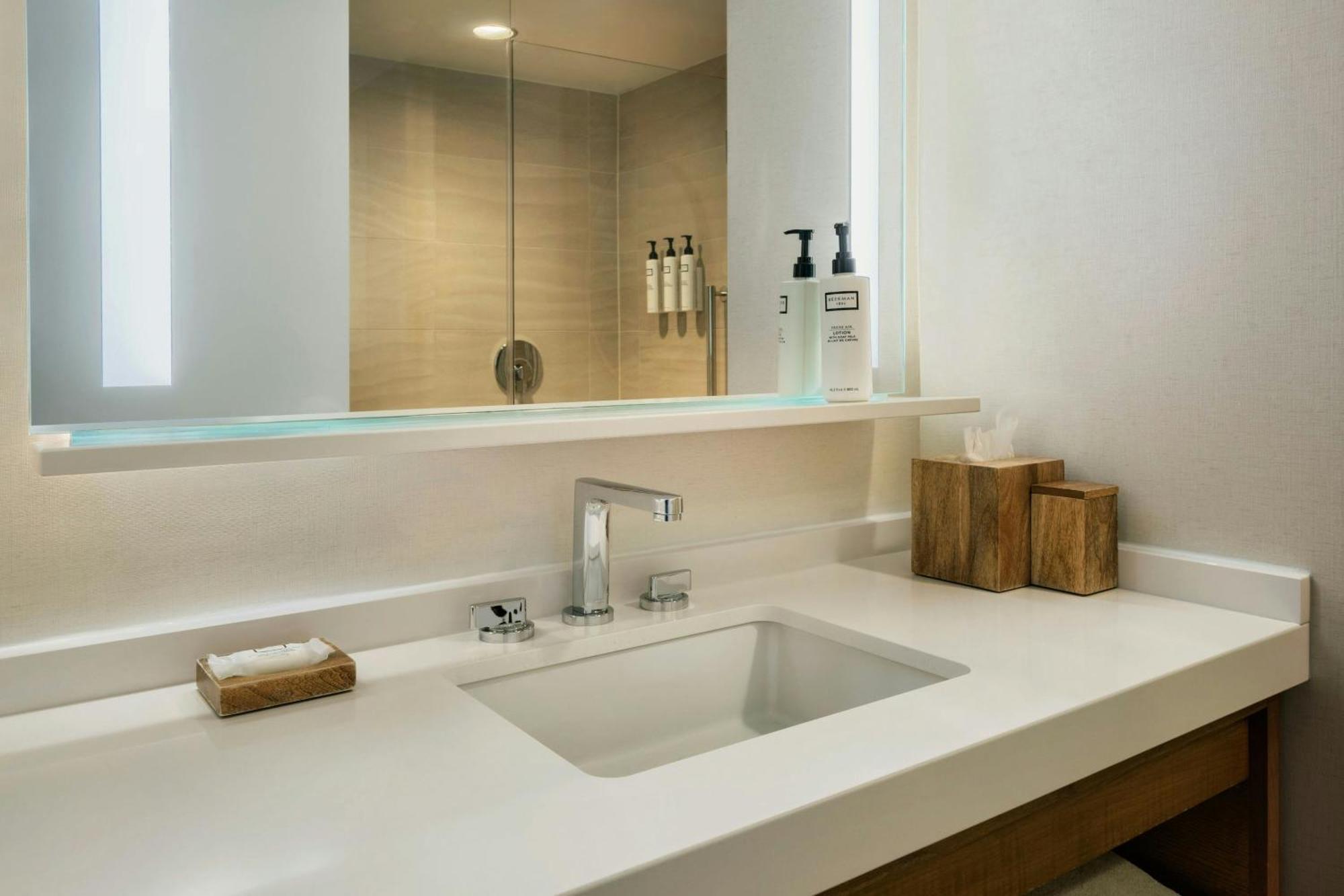 Queen Room Water View