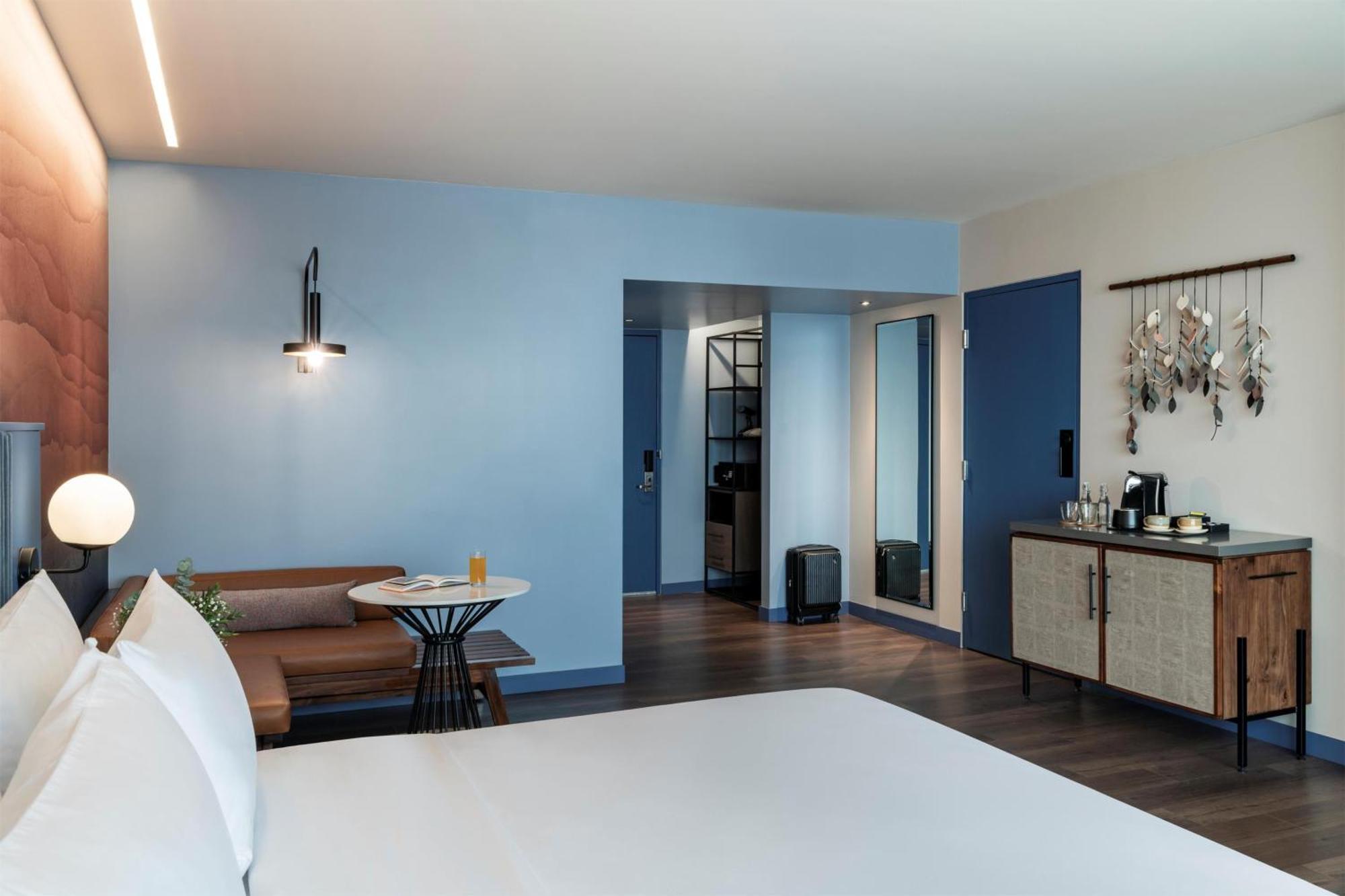 King Room with Roll-In Shower - Disability Access,1669830875:JPEG