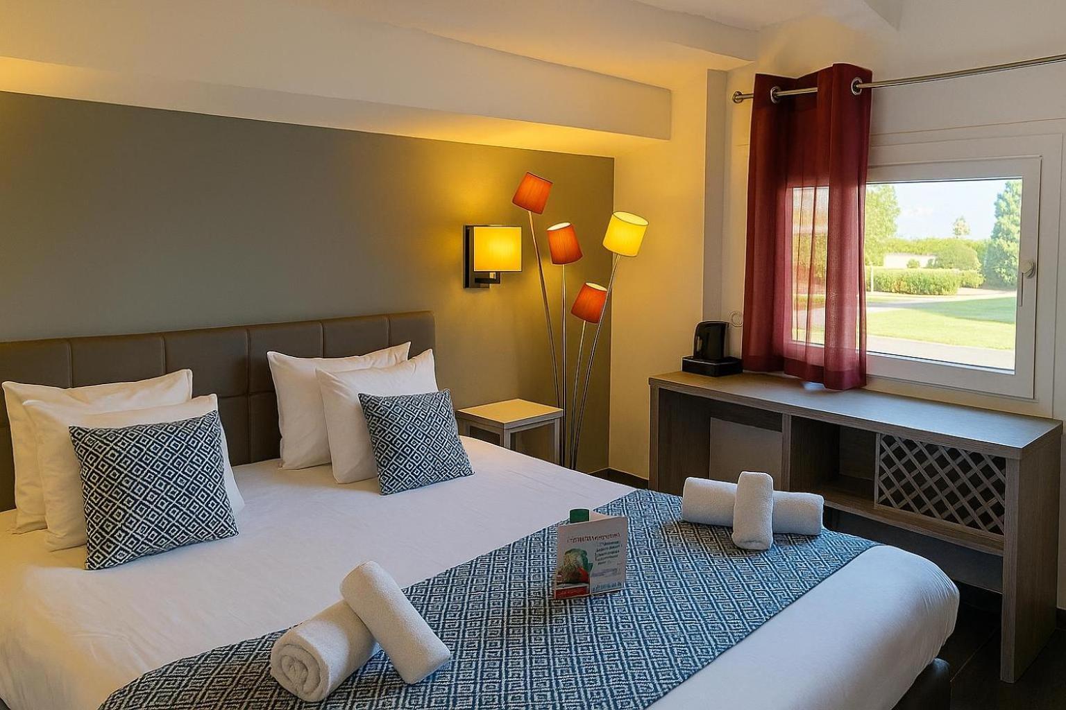 Connecting Rooms with heated swimming pool access,1671868879:JPEG