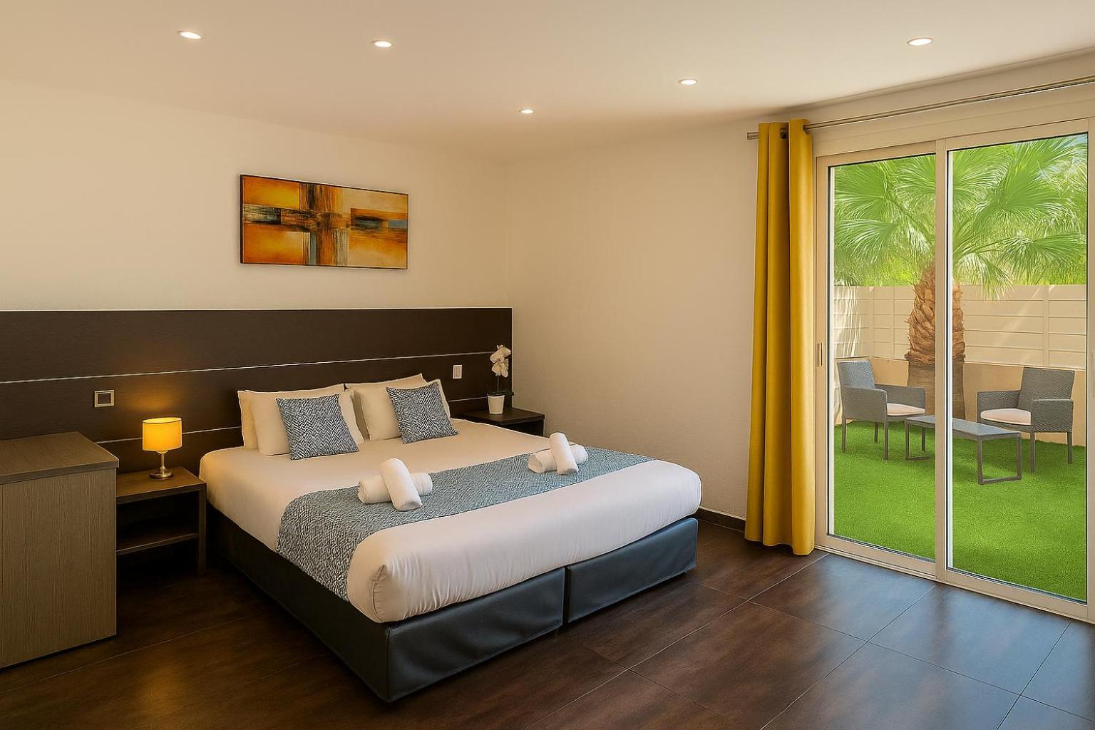 Junior Suite with Terrace and heated swimming pool access,1671868886:JPEG