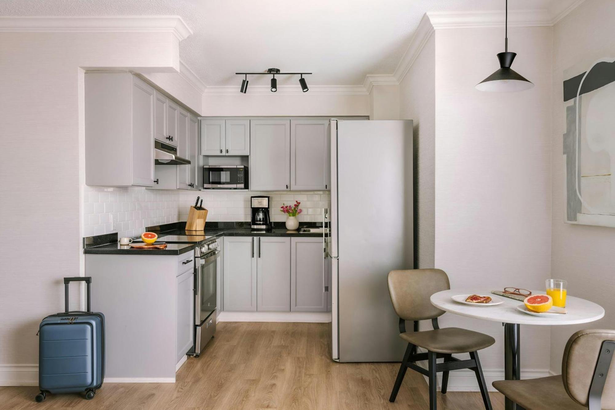 One-Bedroom Superior Apartment with King Bed, Sofa Bed and Balcony,1674702285:JPEG