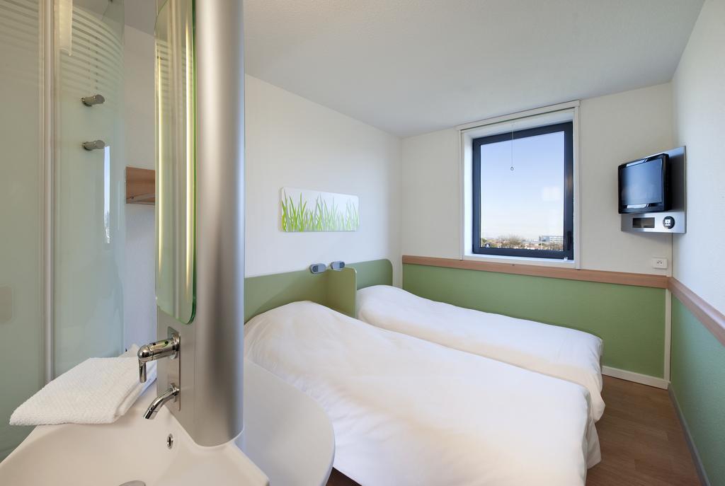 Twin Room,249855213:JPEG