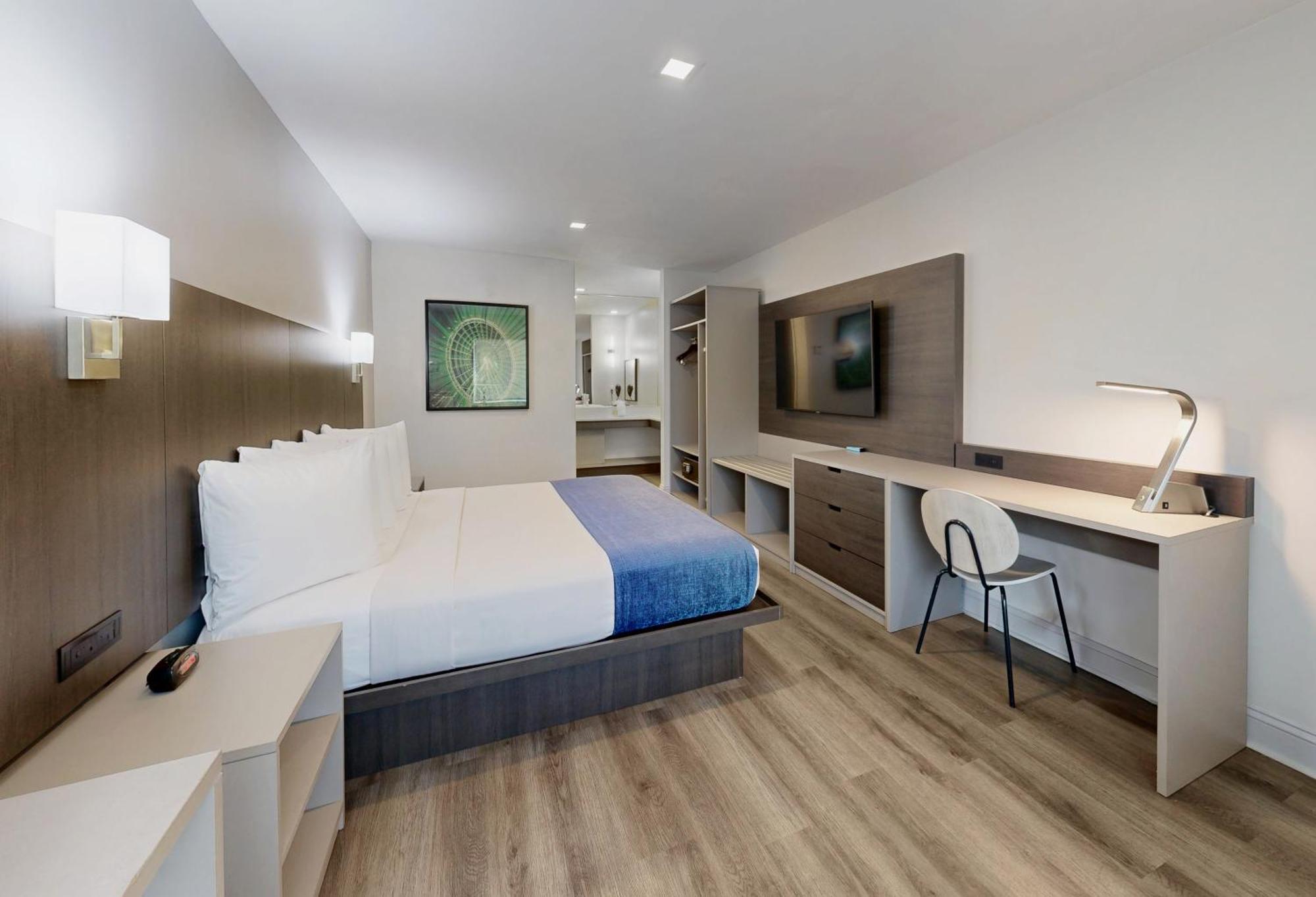 Deluxe King Room