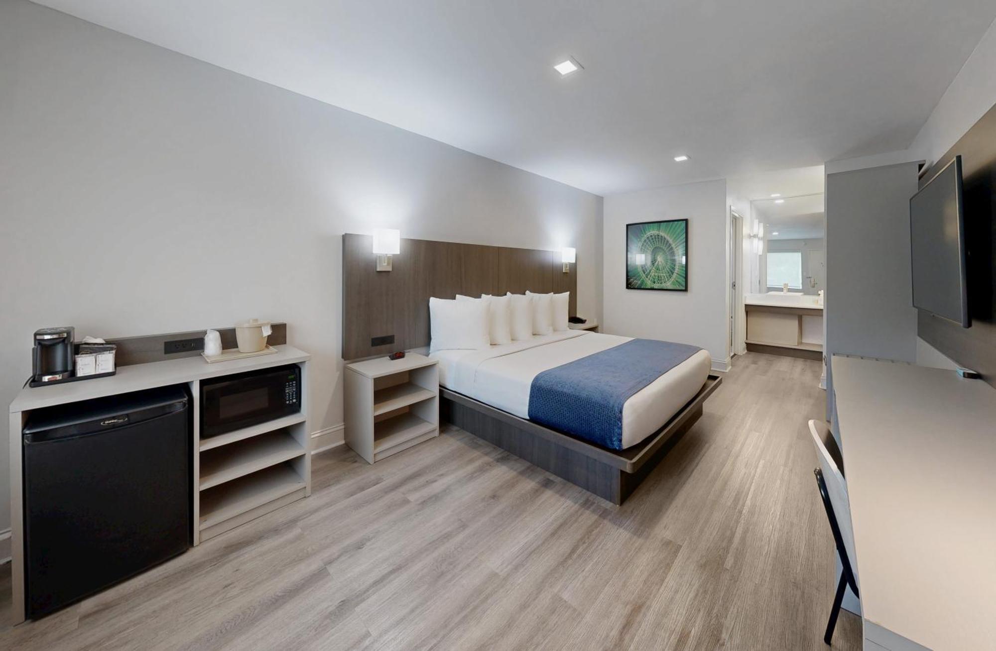 Deluxe King Room