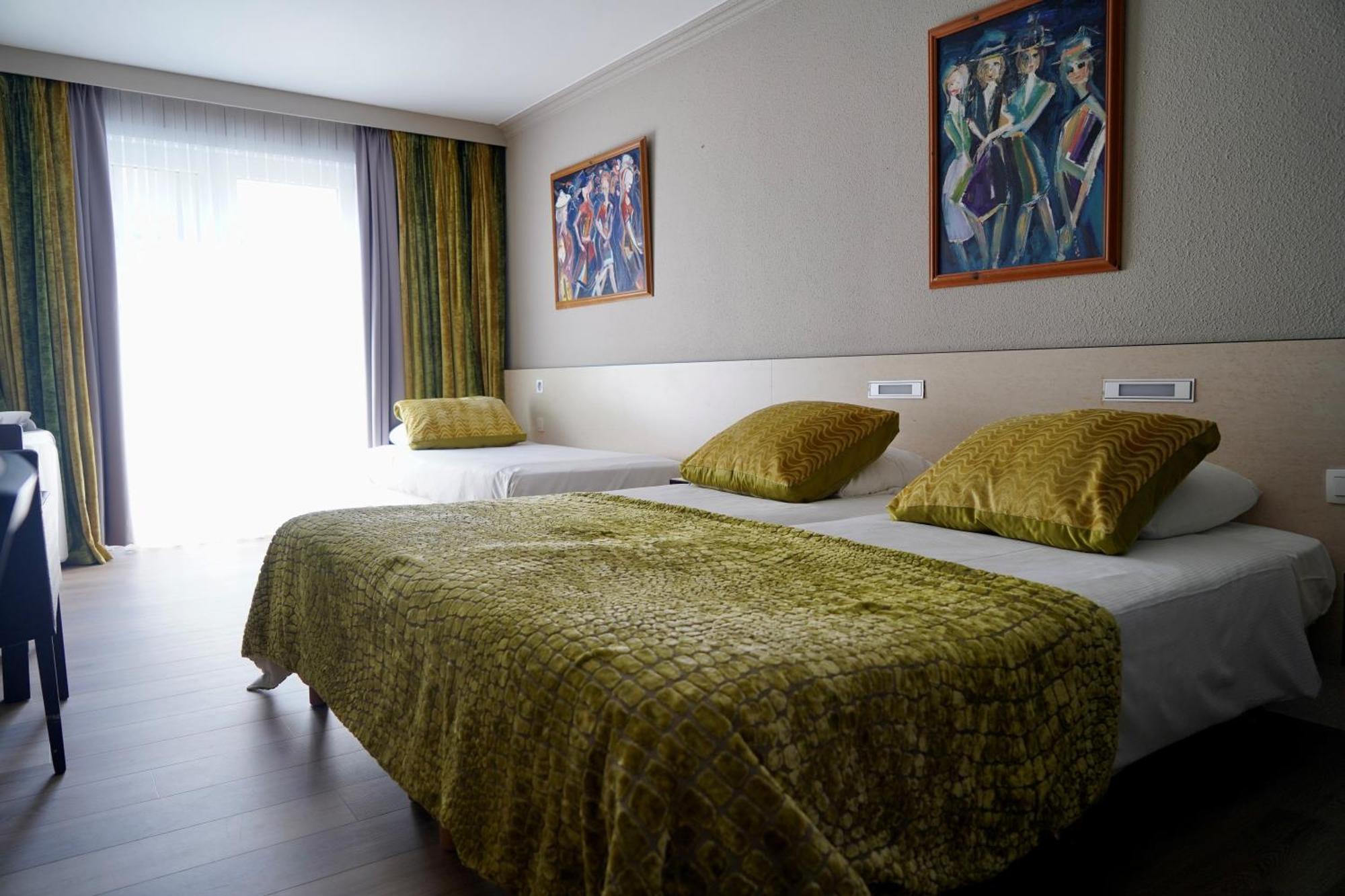 Triple Room,1742577232:JPEG