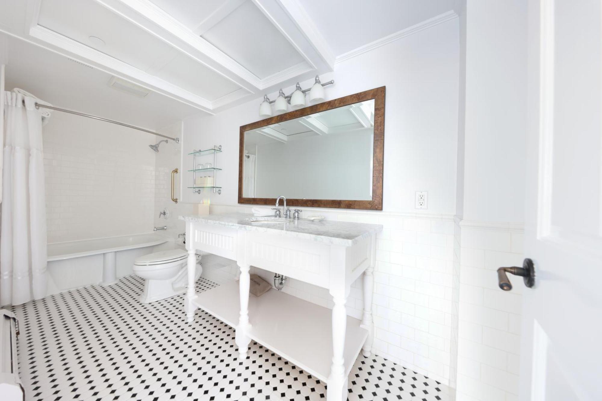 Deluxe Queen Room - Main Building