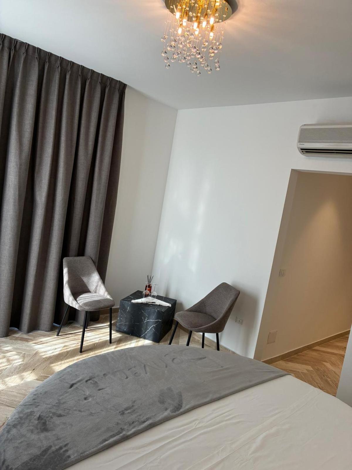 Suite with Spa Bath,1697865484:JPEG