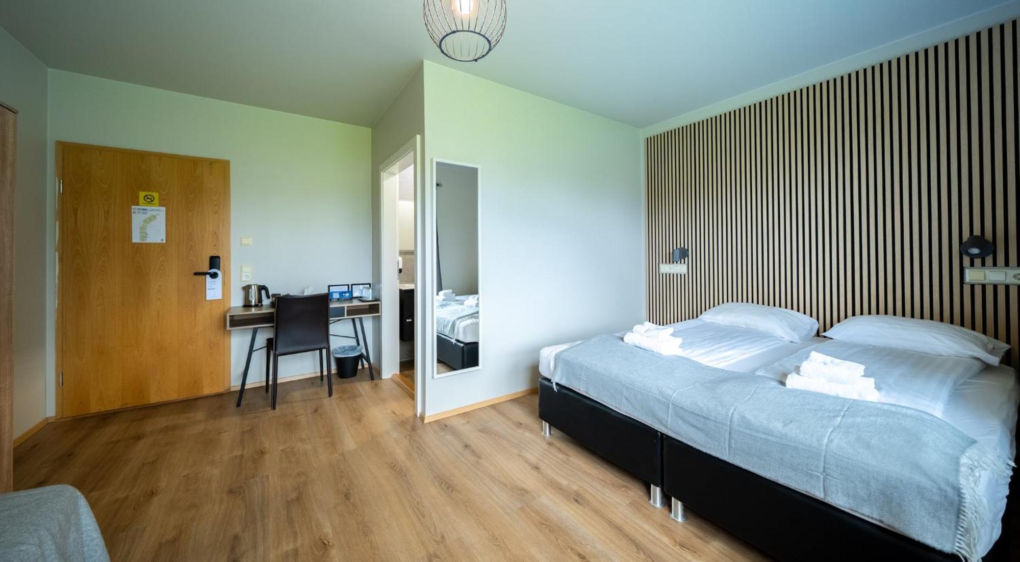 Triple Room,1698957595:JPEG