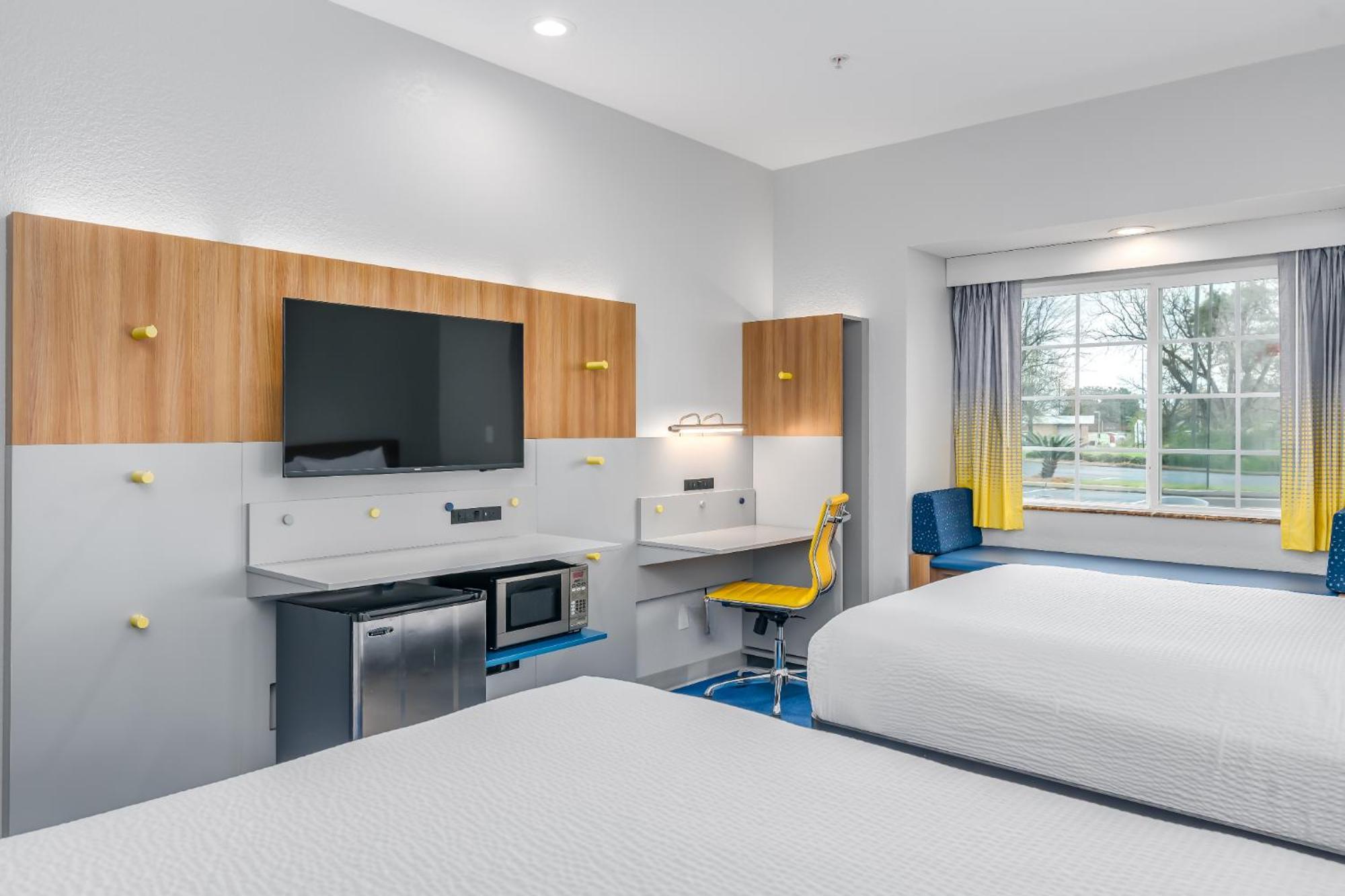 Deluxe Queen Room with Two Queen Beds - Disability Access - Non-Smoking