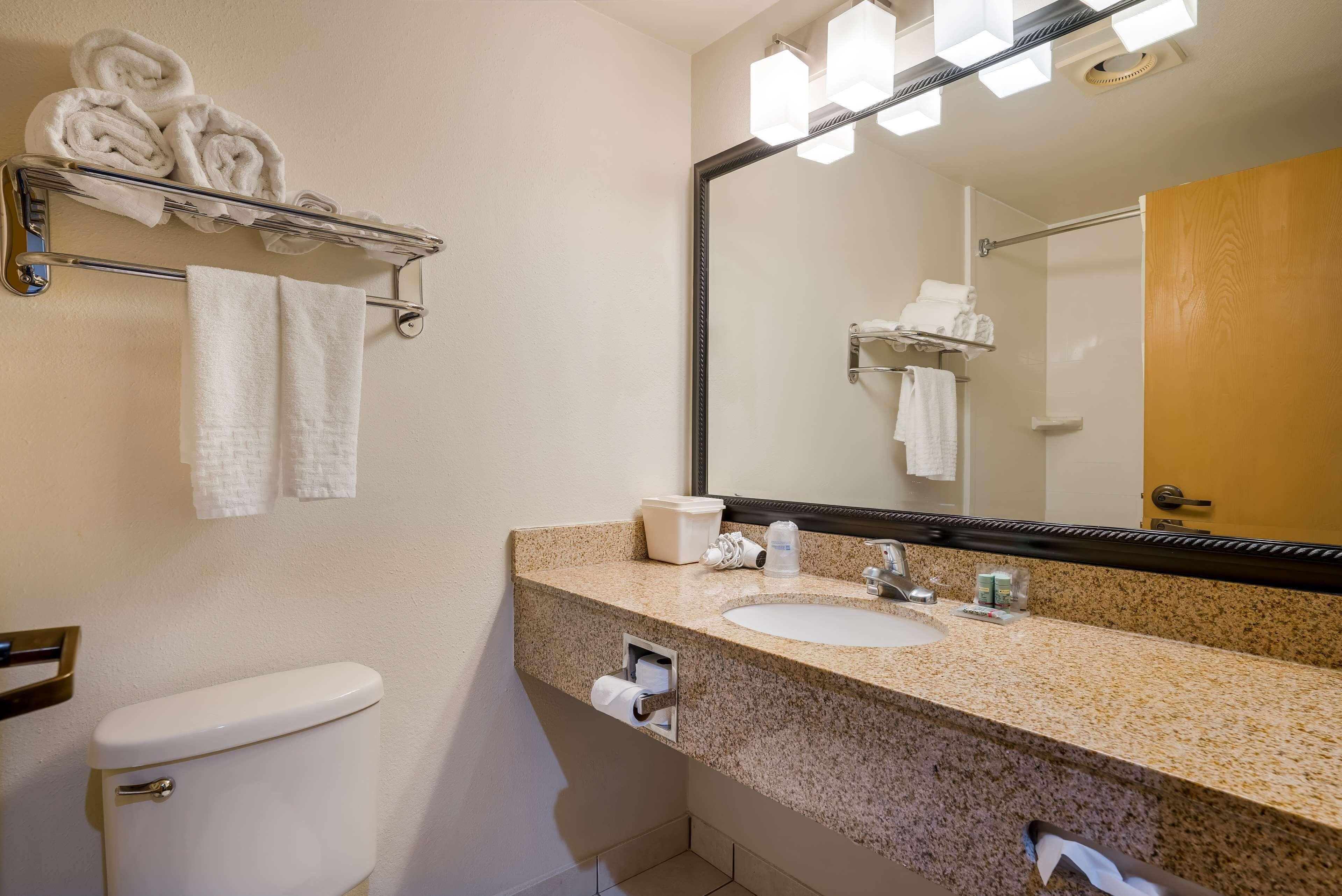 King Room Bath Tub Mobility Accessible or Non-Smoking