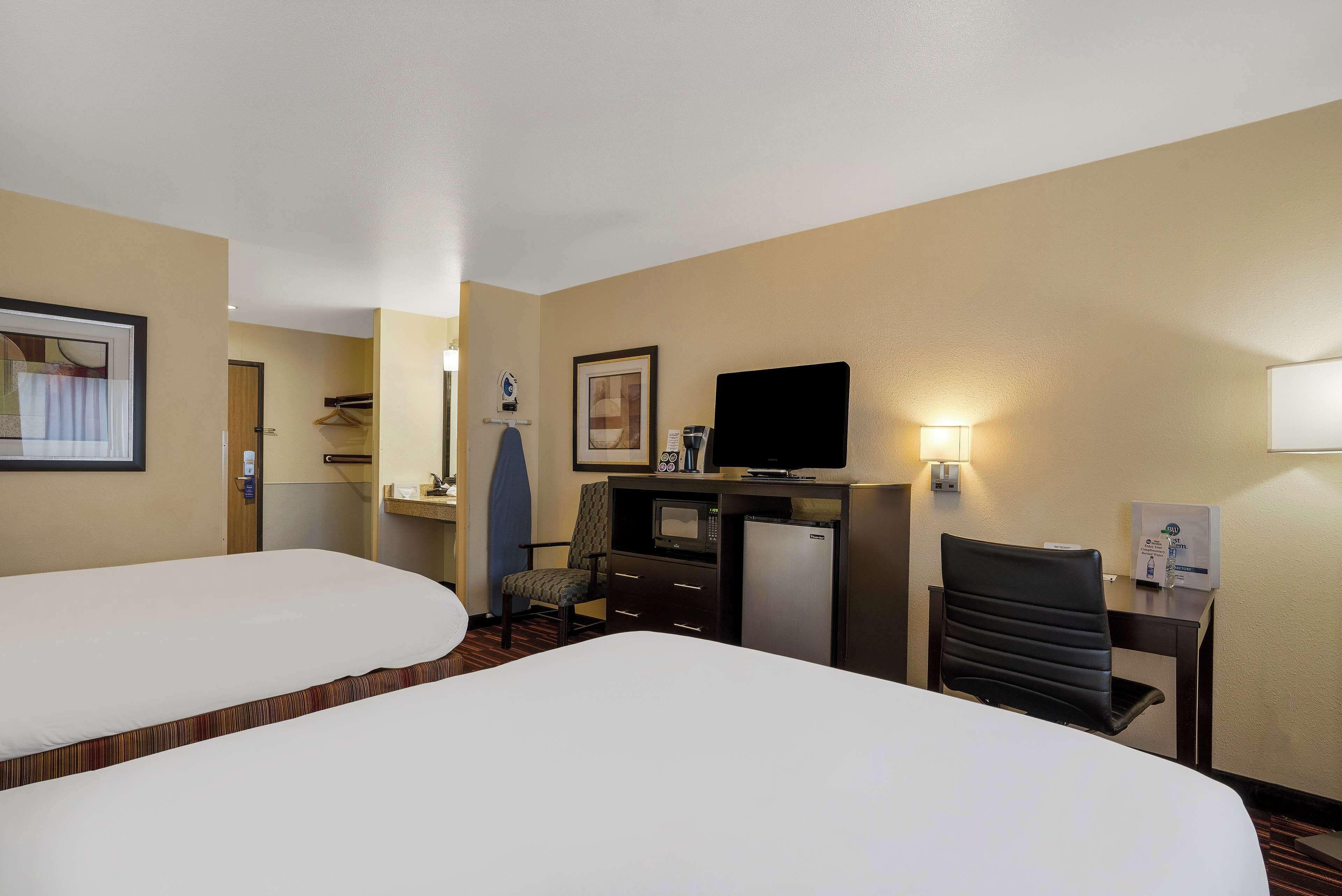 Queen Room Two Queen Beds Non-Smoking
