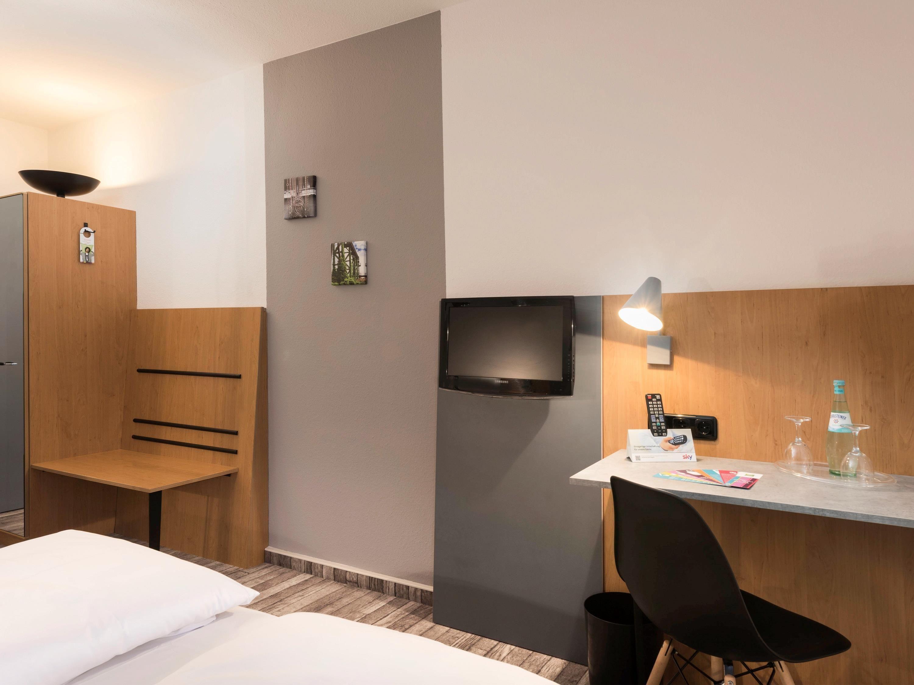 Twin Room,1739360120:JPEG