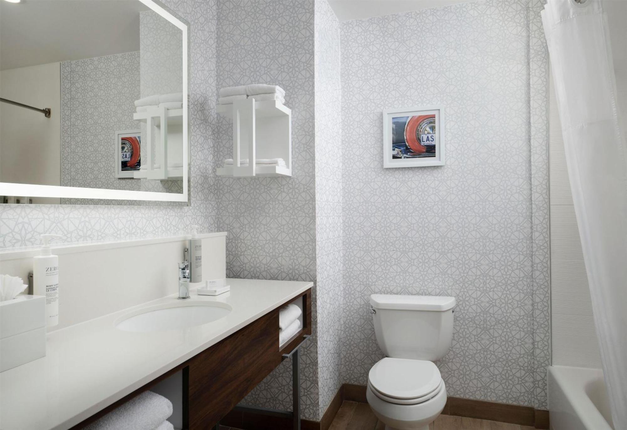 Double Room with Two Queen Beds and Bath Tub - Mobility Access,1710595479:JPEG