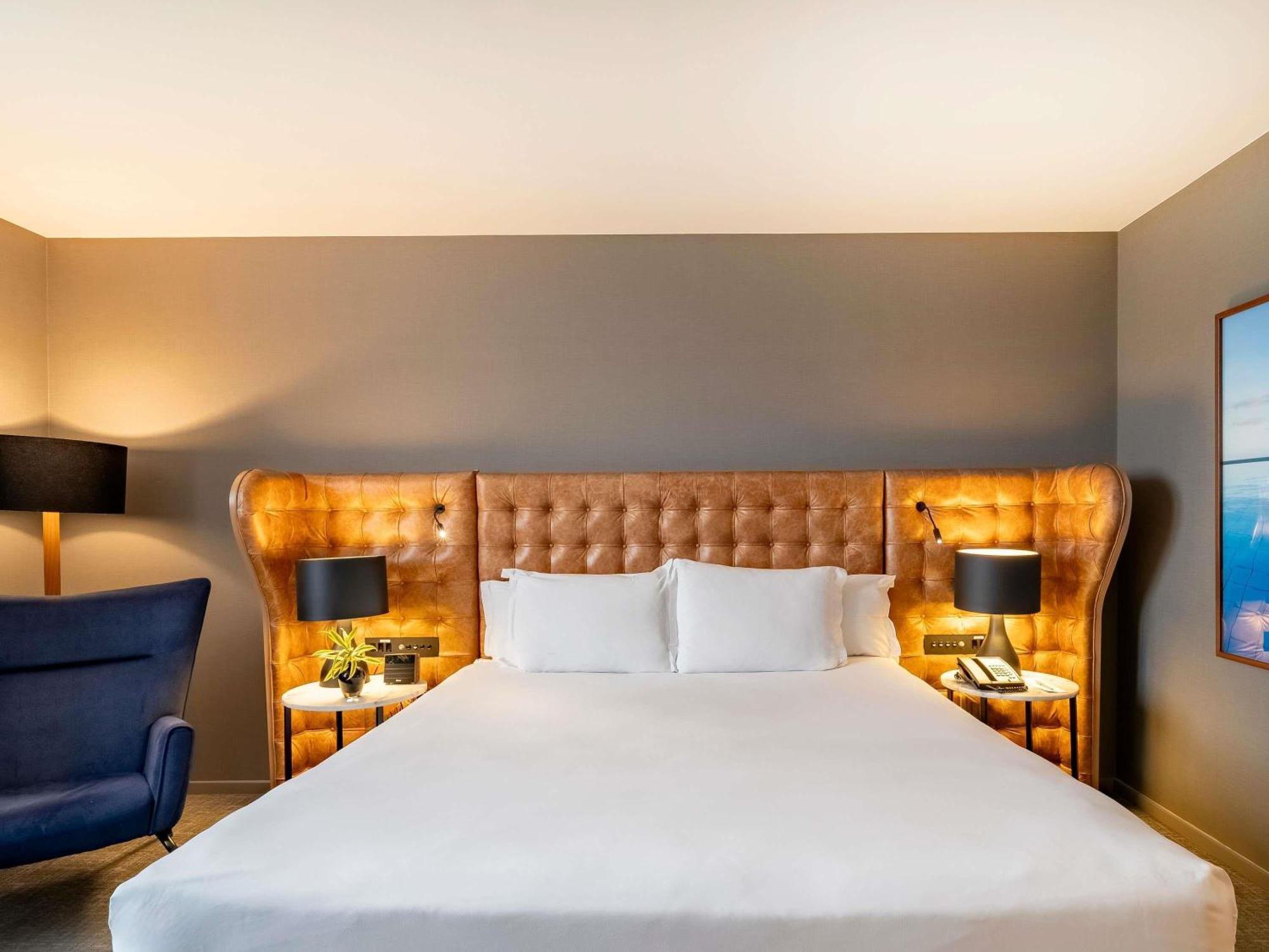 Premium Luxury Room with Queen Bed,1717023491:JPEG
