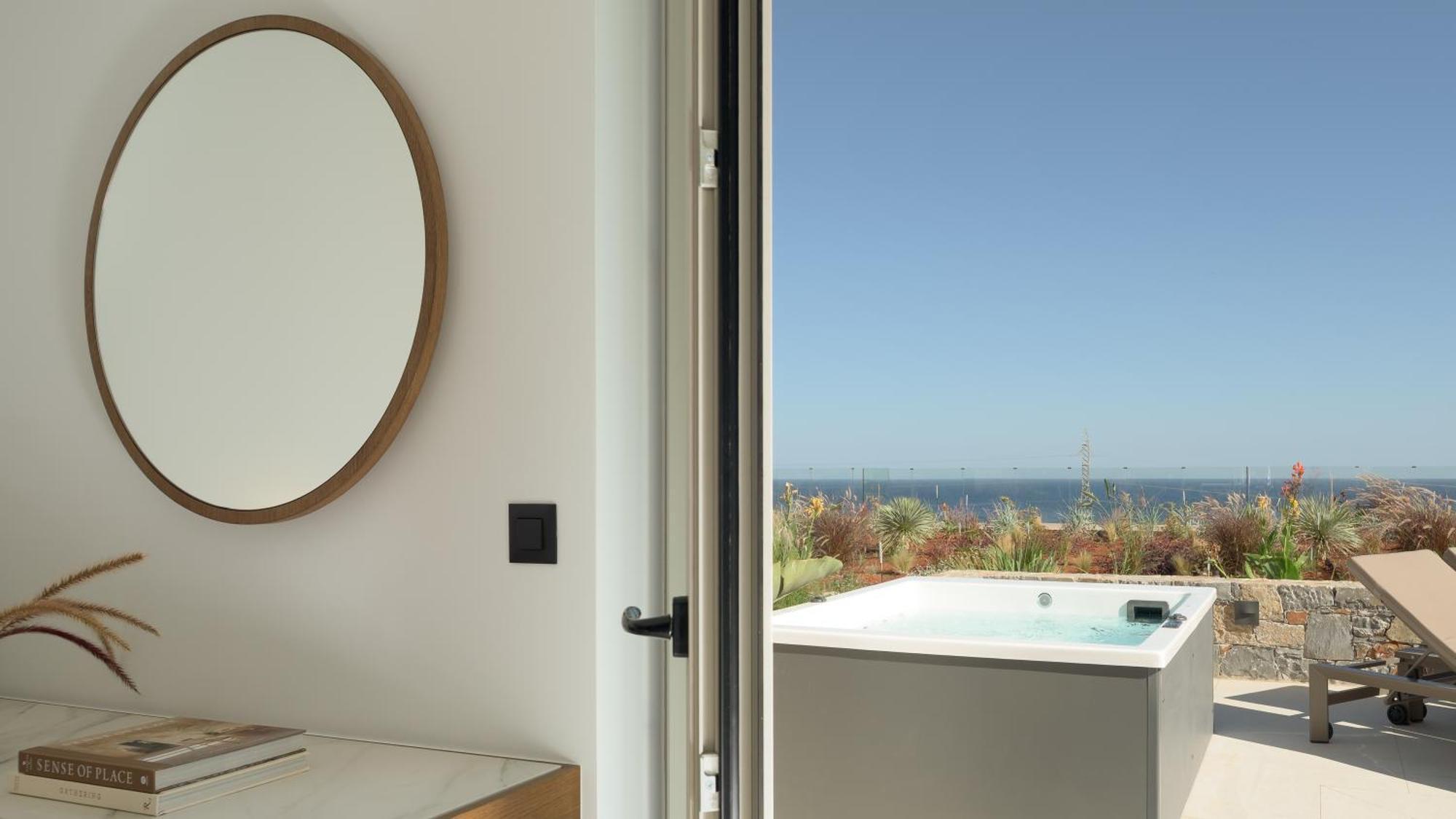 Suite with Hot Tub,1730000383:JPEG