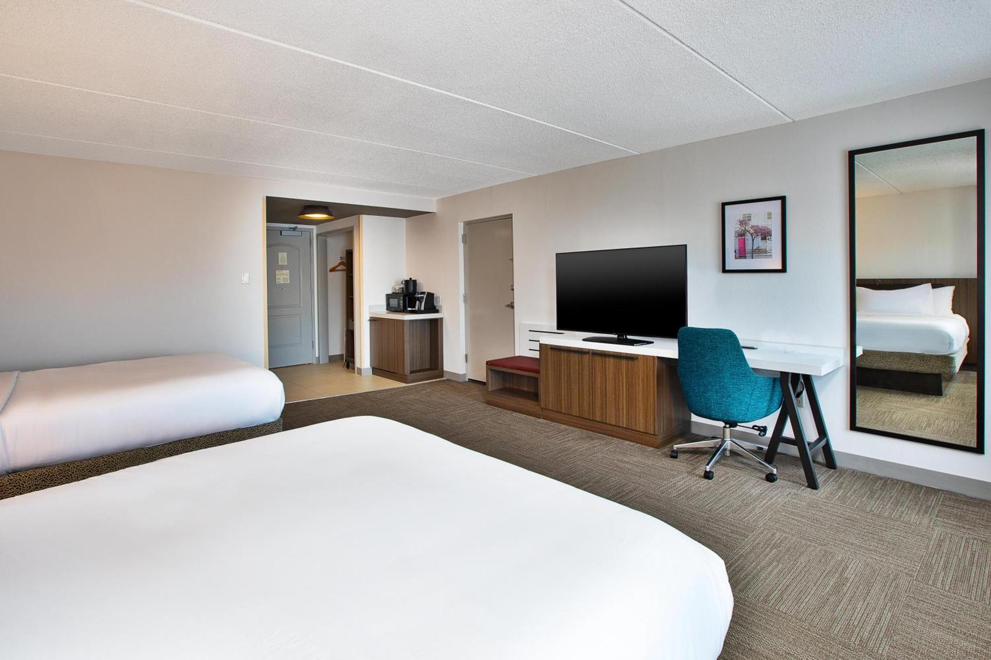 Queen Room Two Queen Beds Non-Smoking