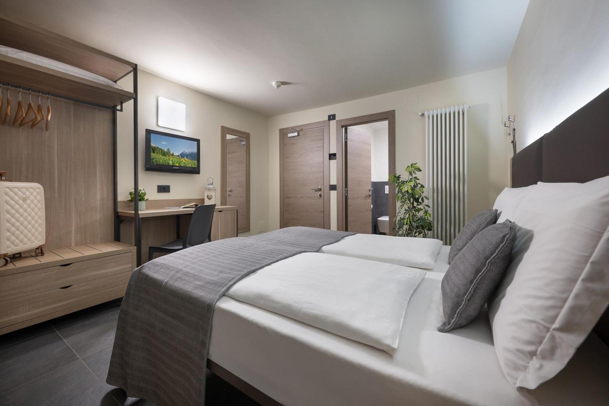 Standard Double or Twin Room,1742731355:JPEG