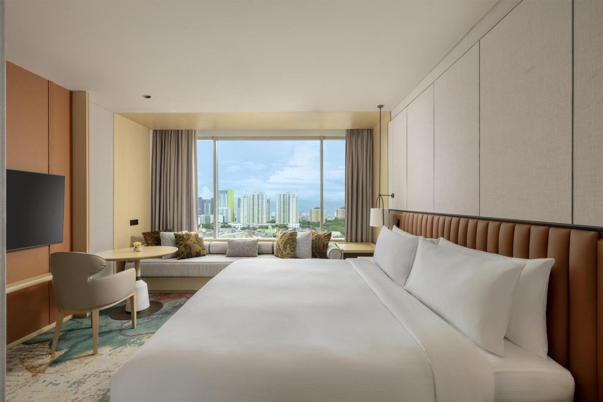 Deluxe King Suite,1742957303:JPEG