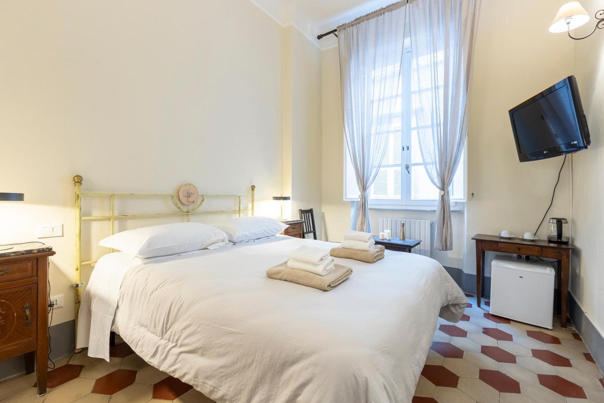 Double Room with Private External Bathroom,1744574905:JPEG