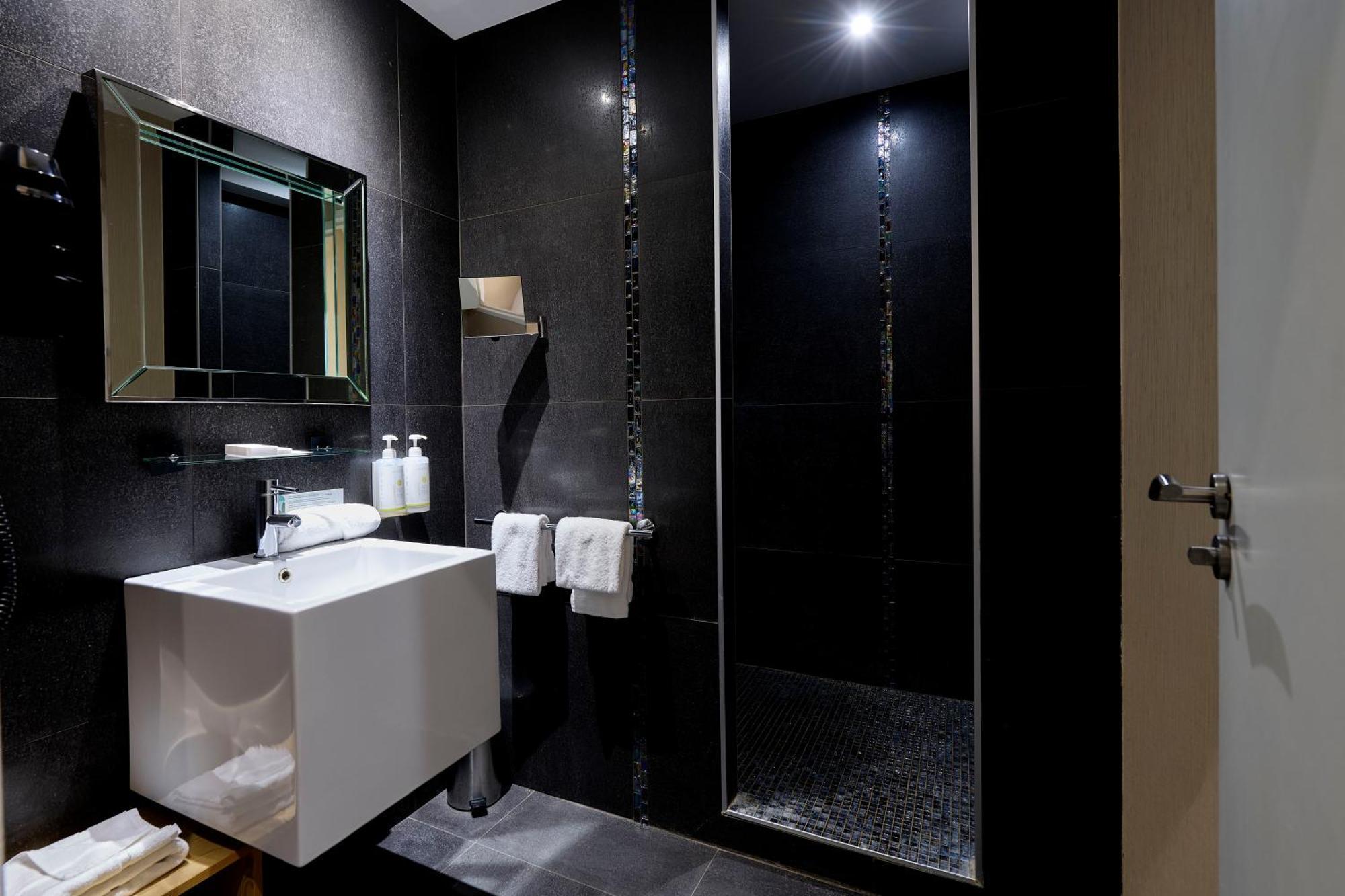 Executive Room,1758529104:JPEG