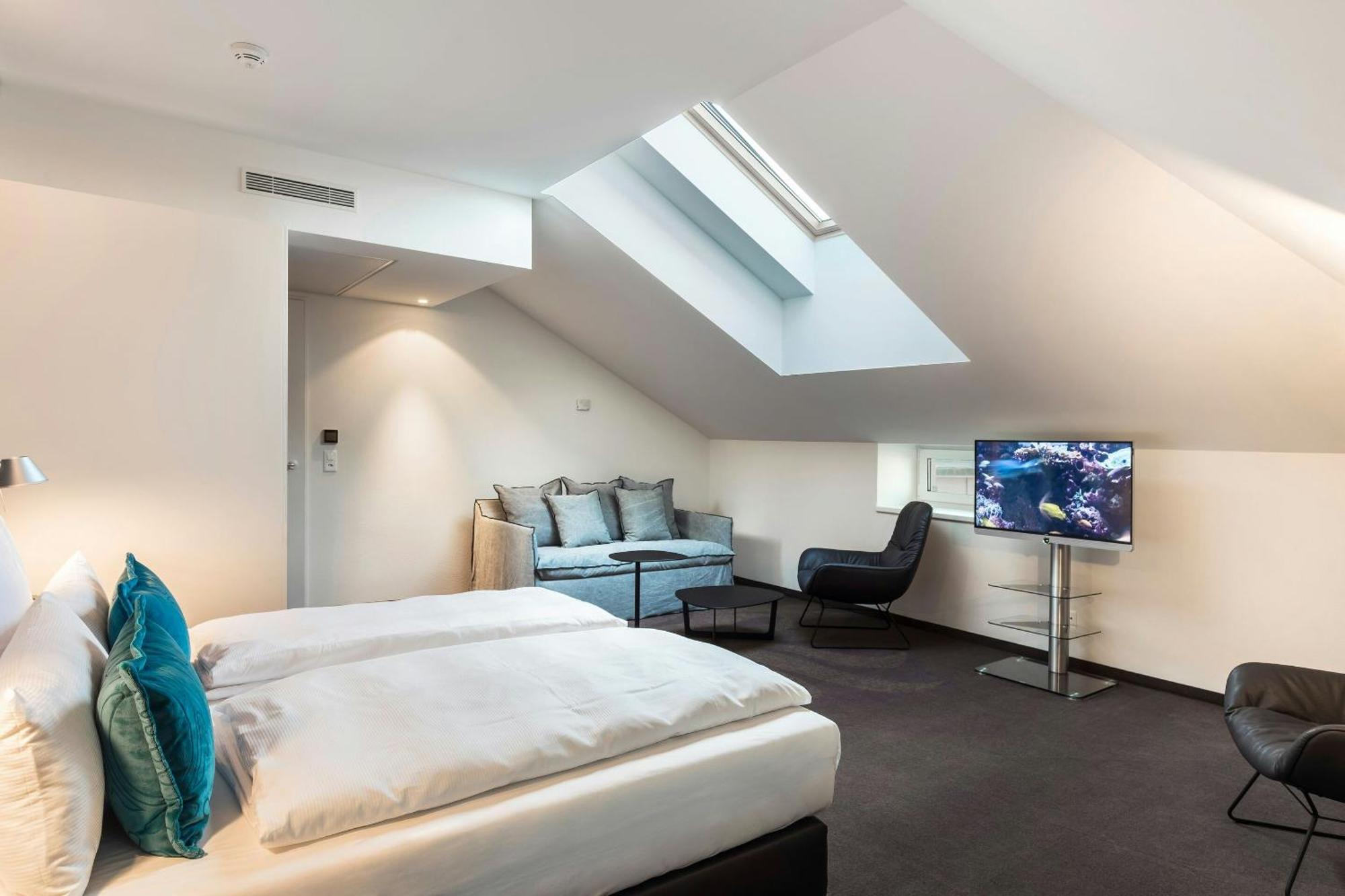 Single Room with King Size Bed,1746982276:JPEG