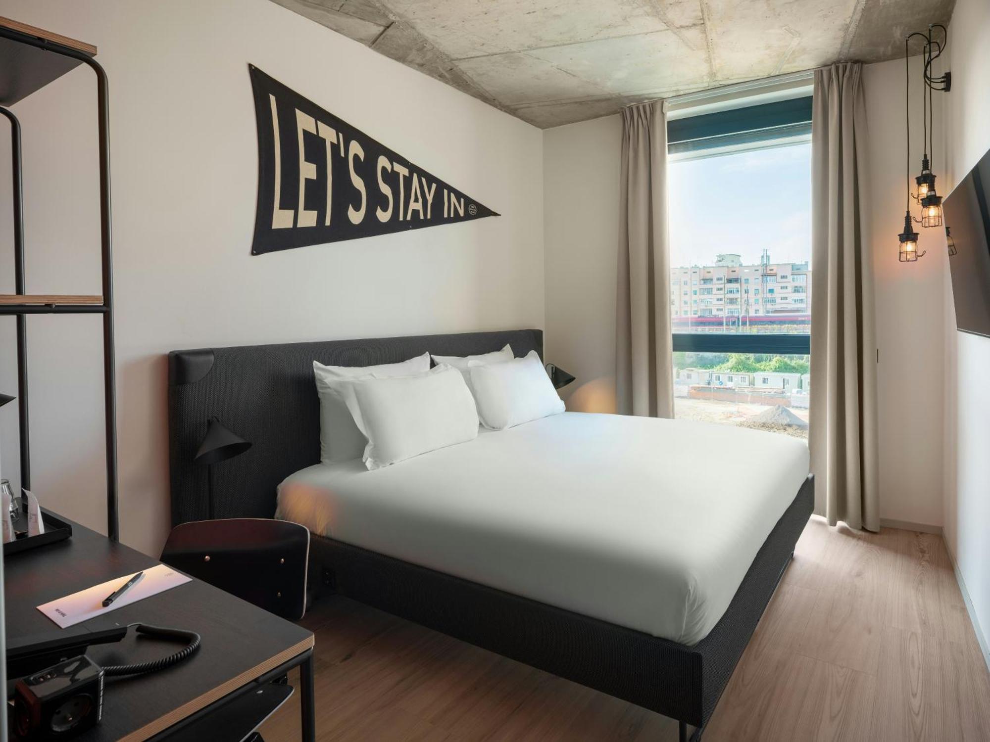 Deluxe King Room,1757734699:JPEG