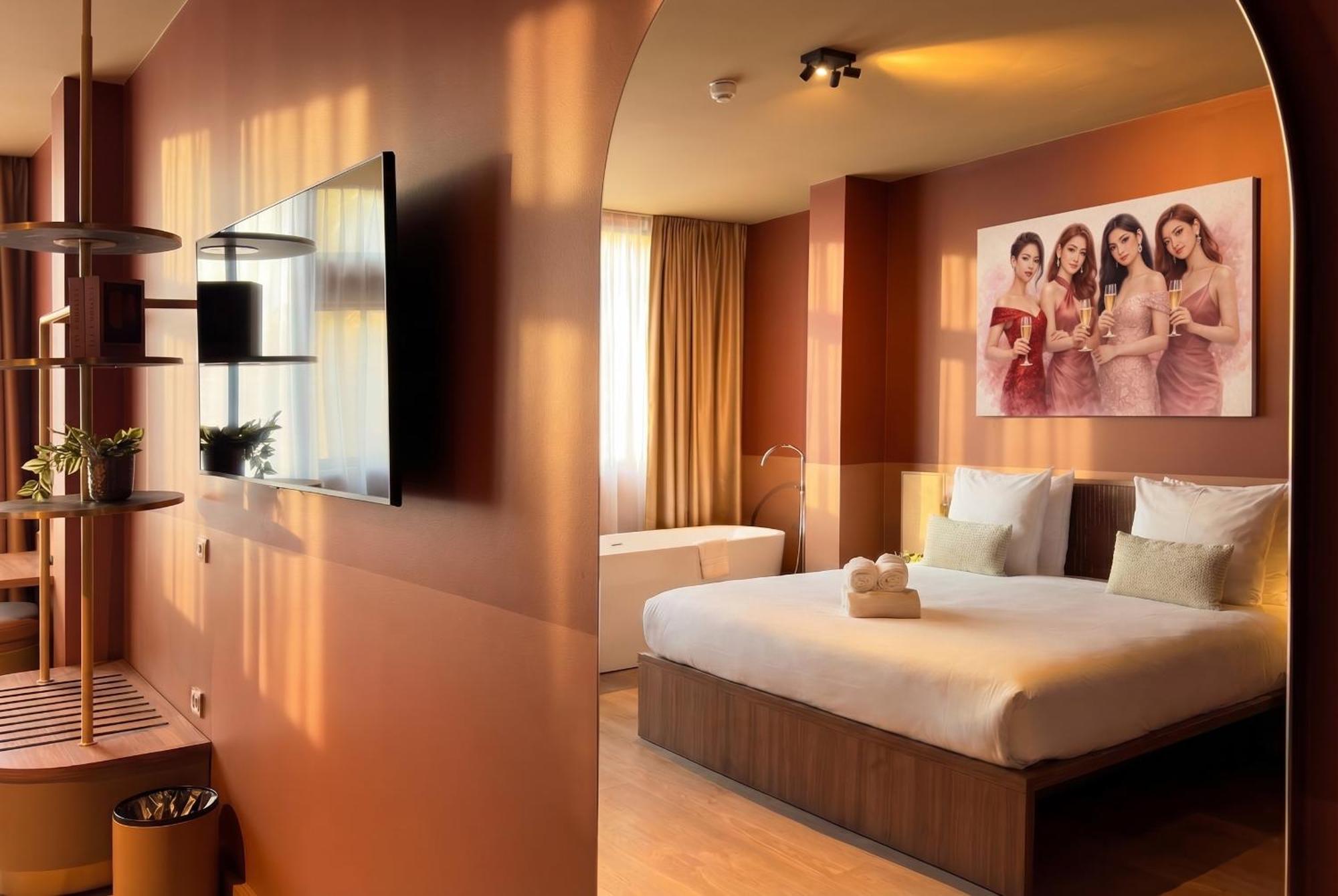 Deluxe Suite,1765393991:JPEG