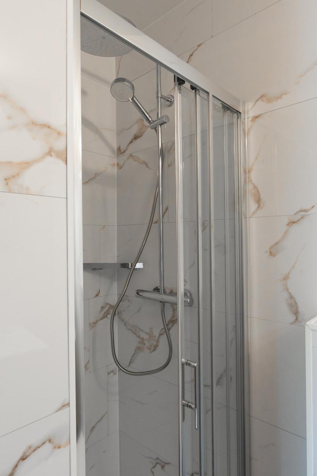 Double Room,1765573324:JPEG