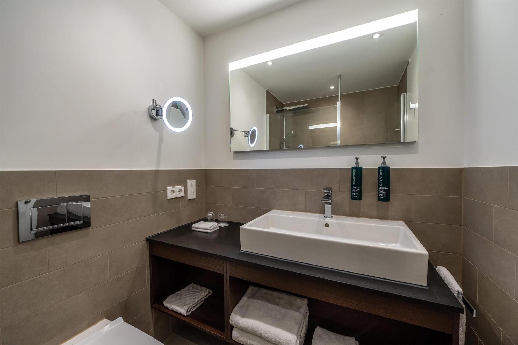 King Deluxe Room with City View - Rhine Wing