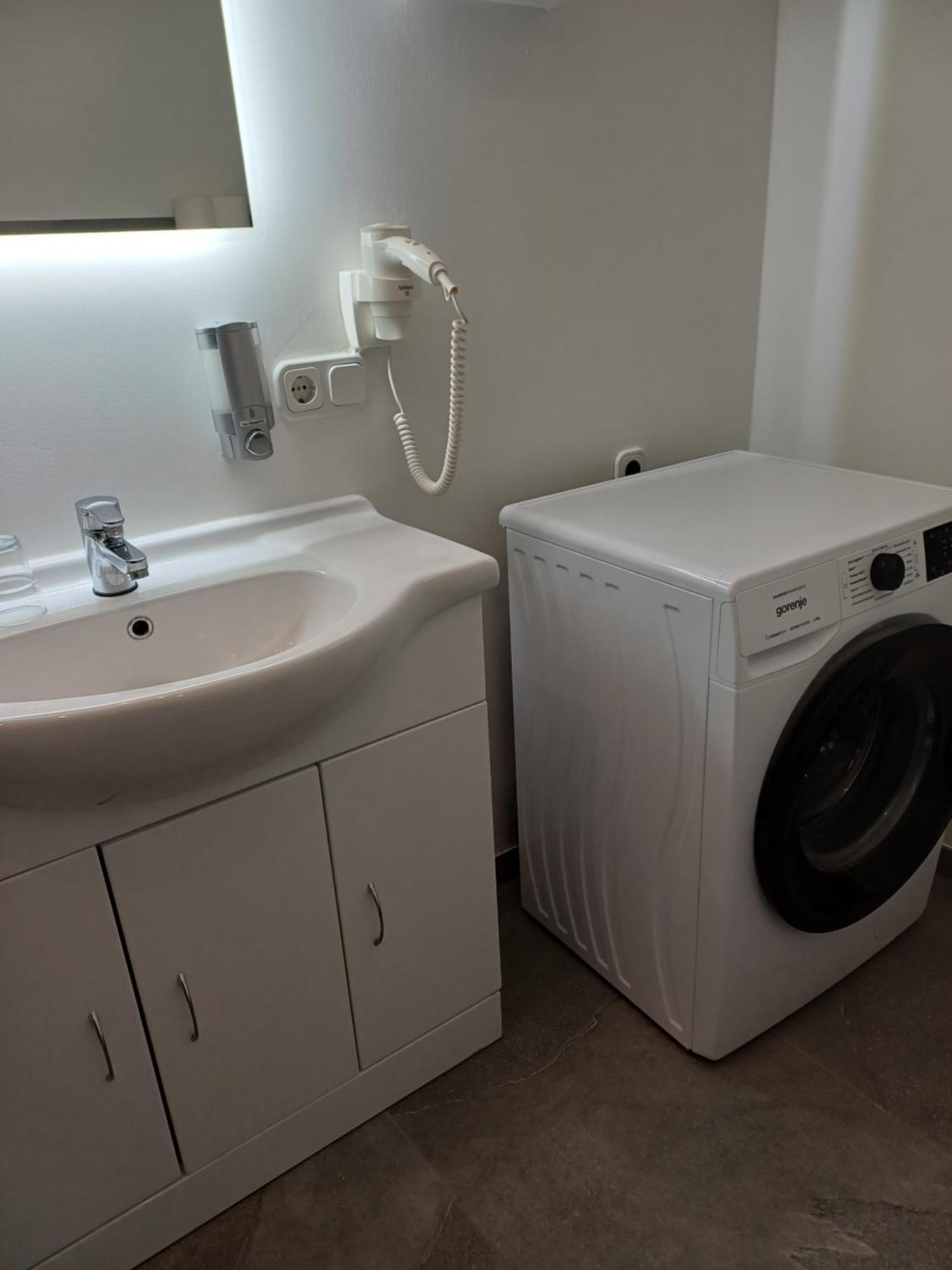 One-Bedroom Apartment,1765808960:JPEG