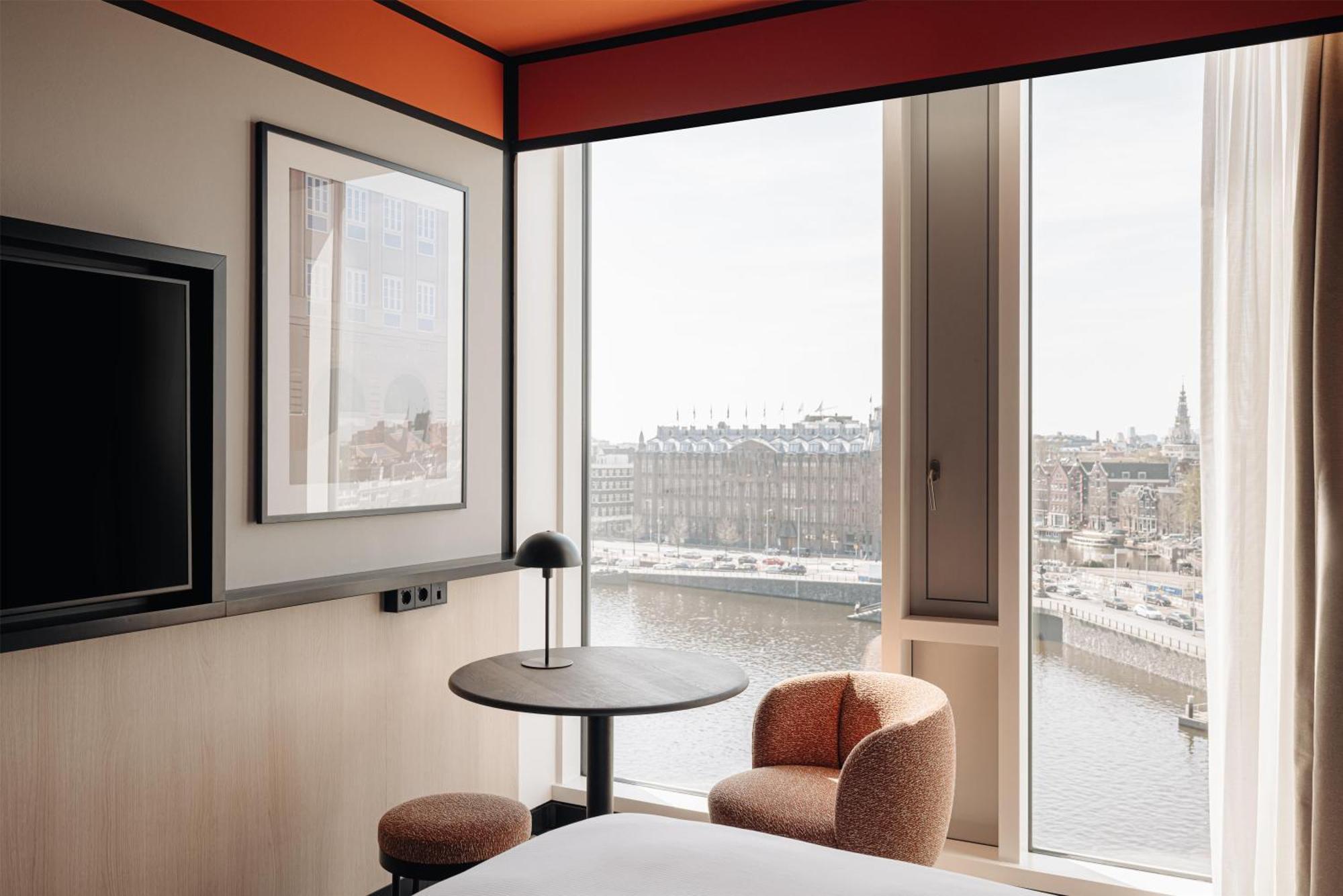 Deluxe King Room with City View and Canal View,1765848104:JPEG