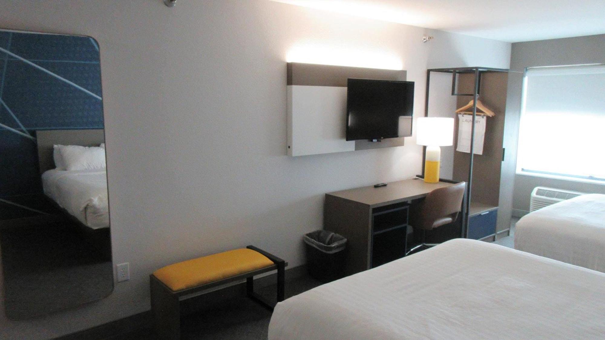 Queen Room with Two Queen Beds - Wheelchair Accessible