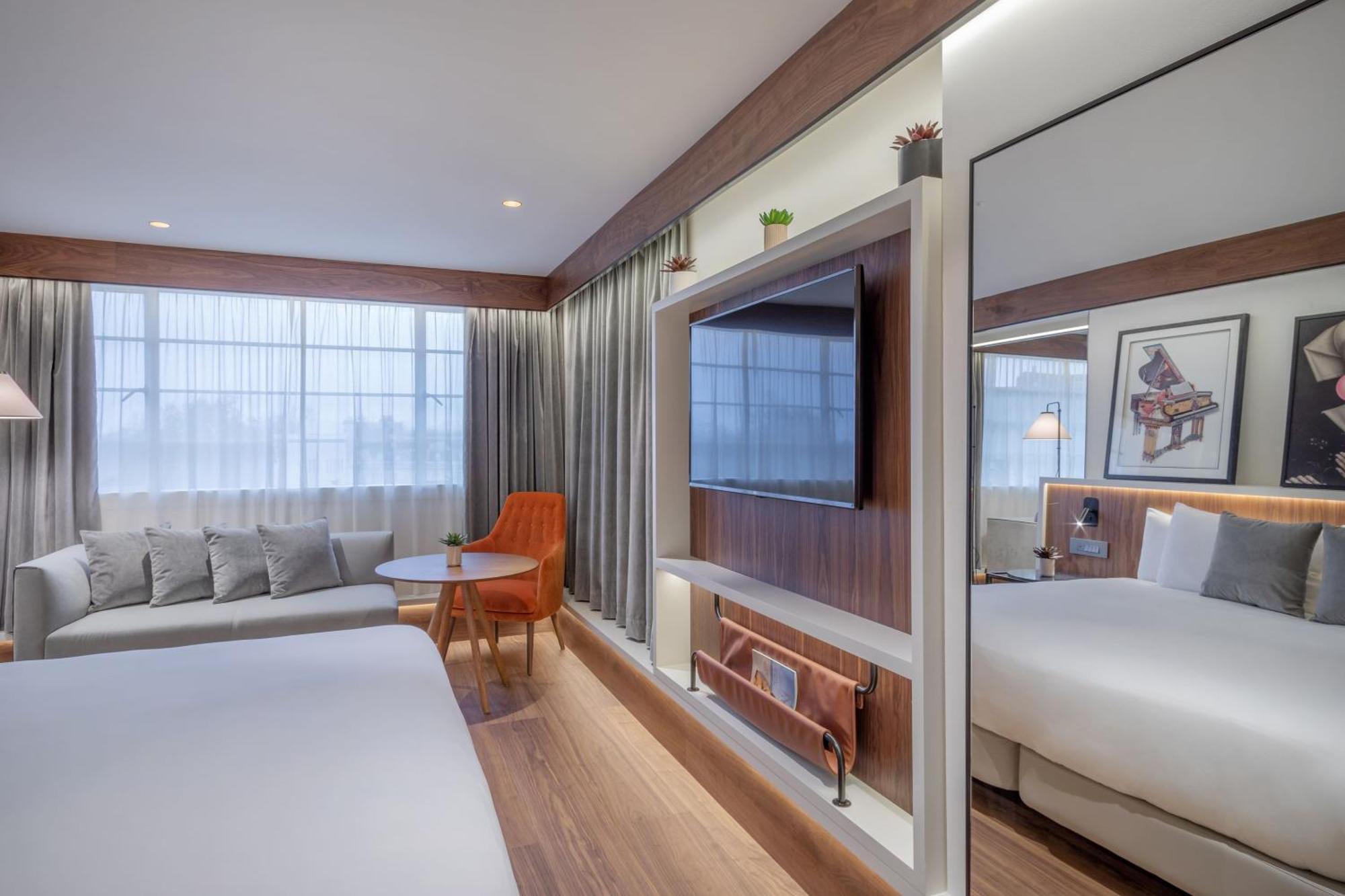 Connecting Premium Rooms