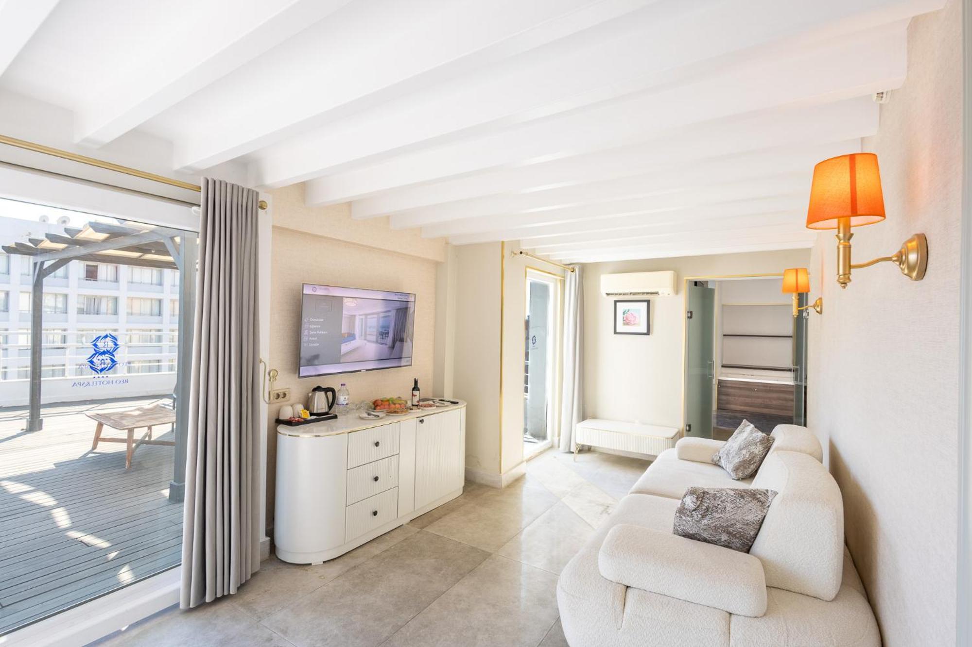 Deluxe King Suite,1774023633:JPEG