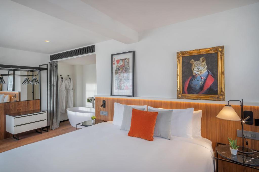 The Regent's Suite Executive Lounge Access