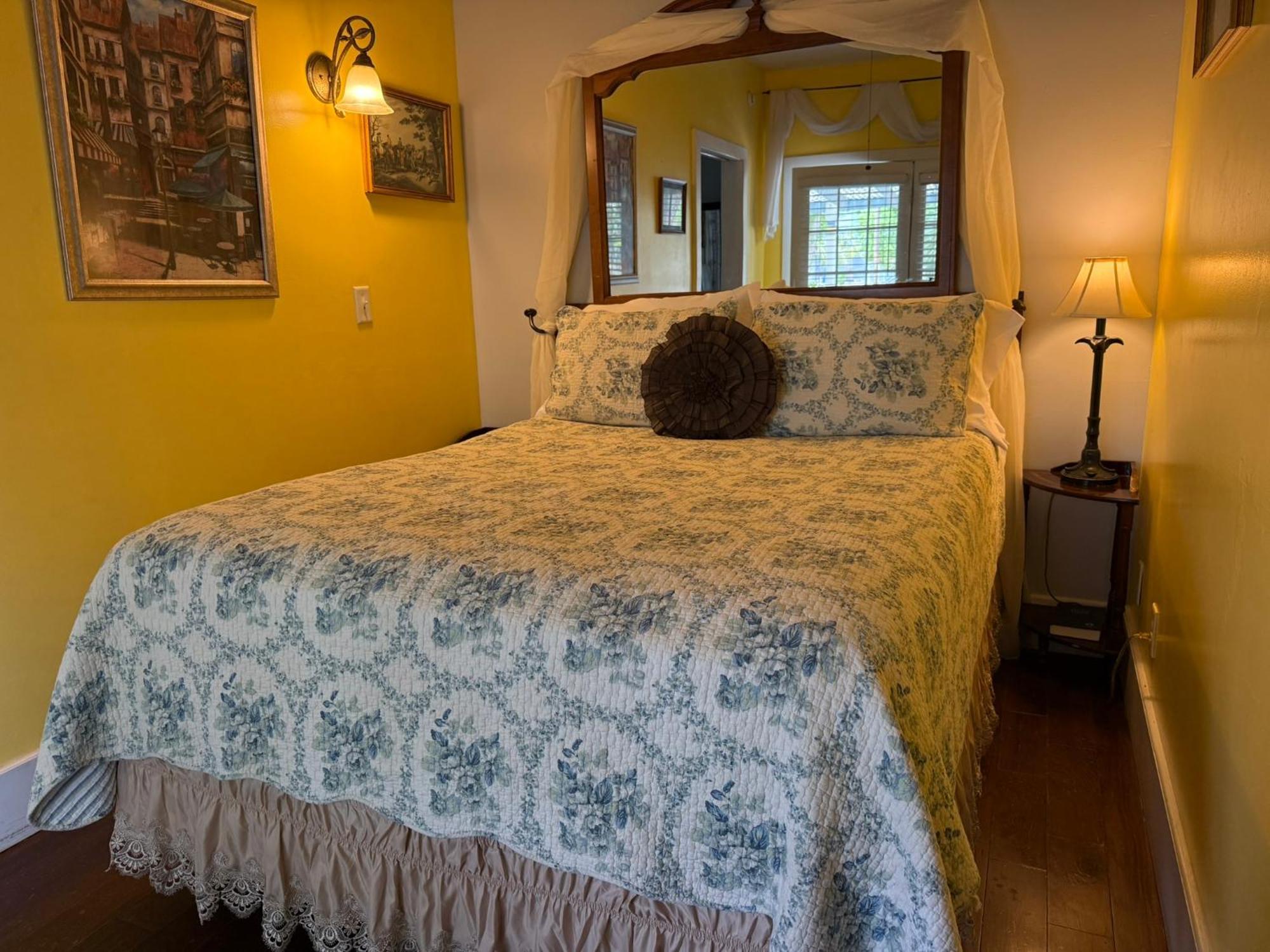 Economy Queen Room