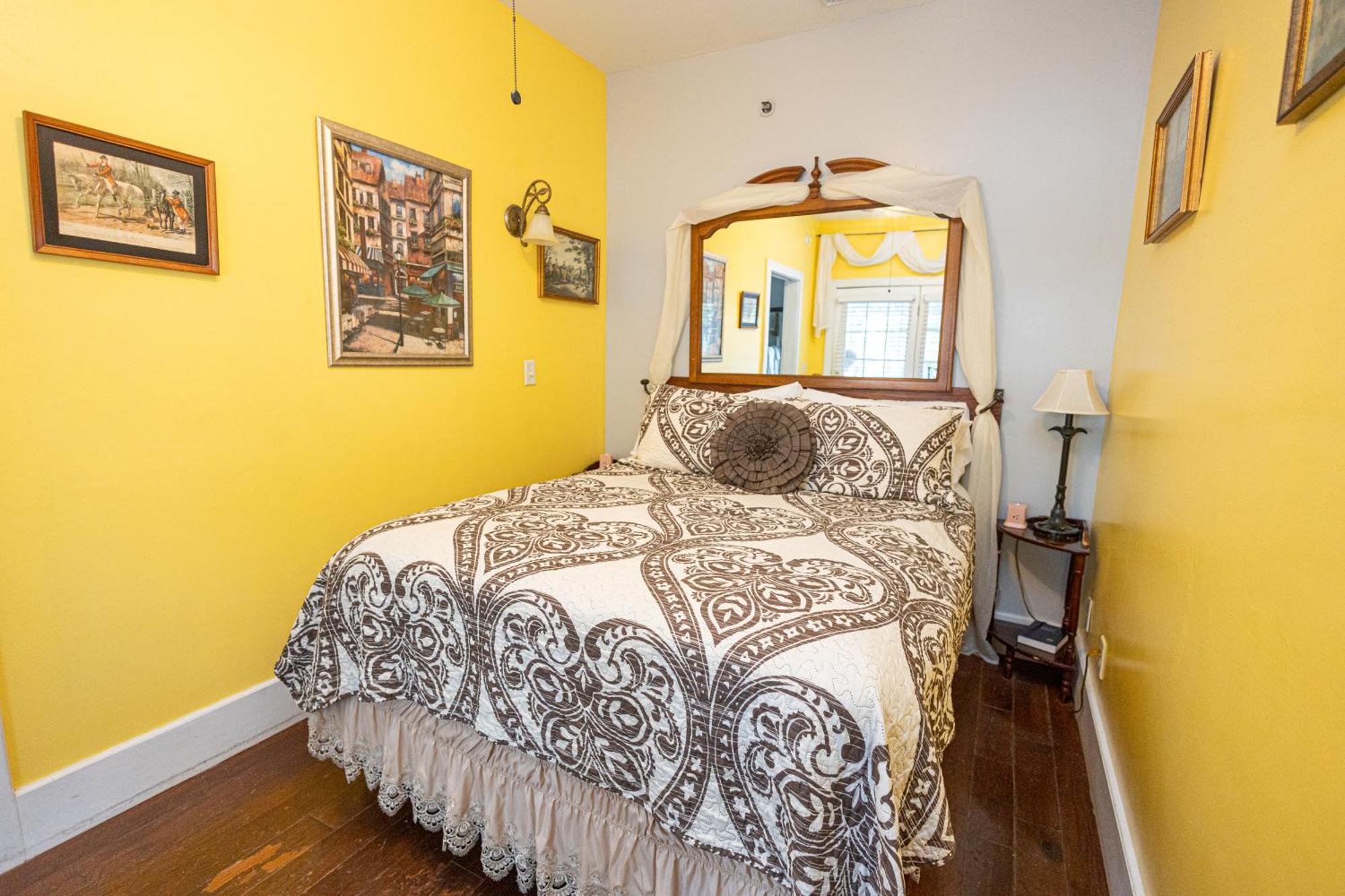 Economy Queen Room