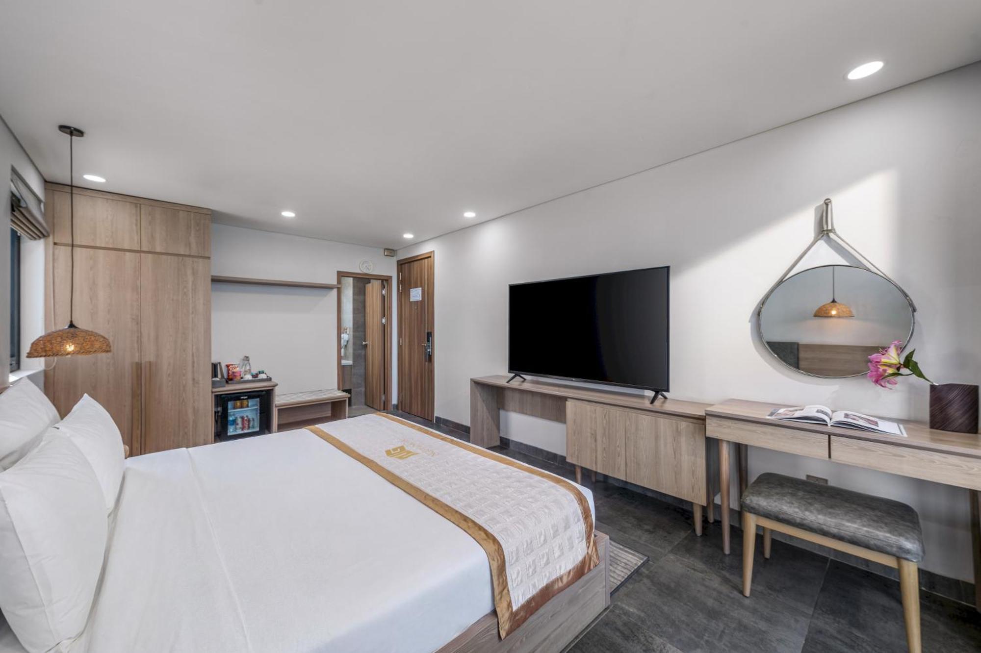 Premier King Room Balcony Ocean View