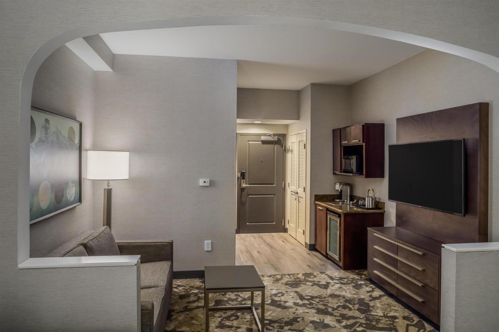 Two-Room Suite Two Queen Beds