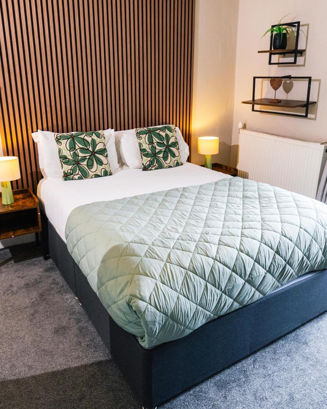 Tweepersoonskamer met Gedeelde Badkamer